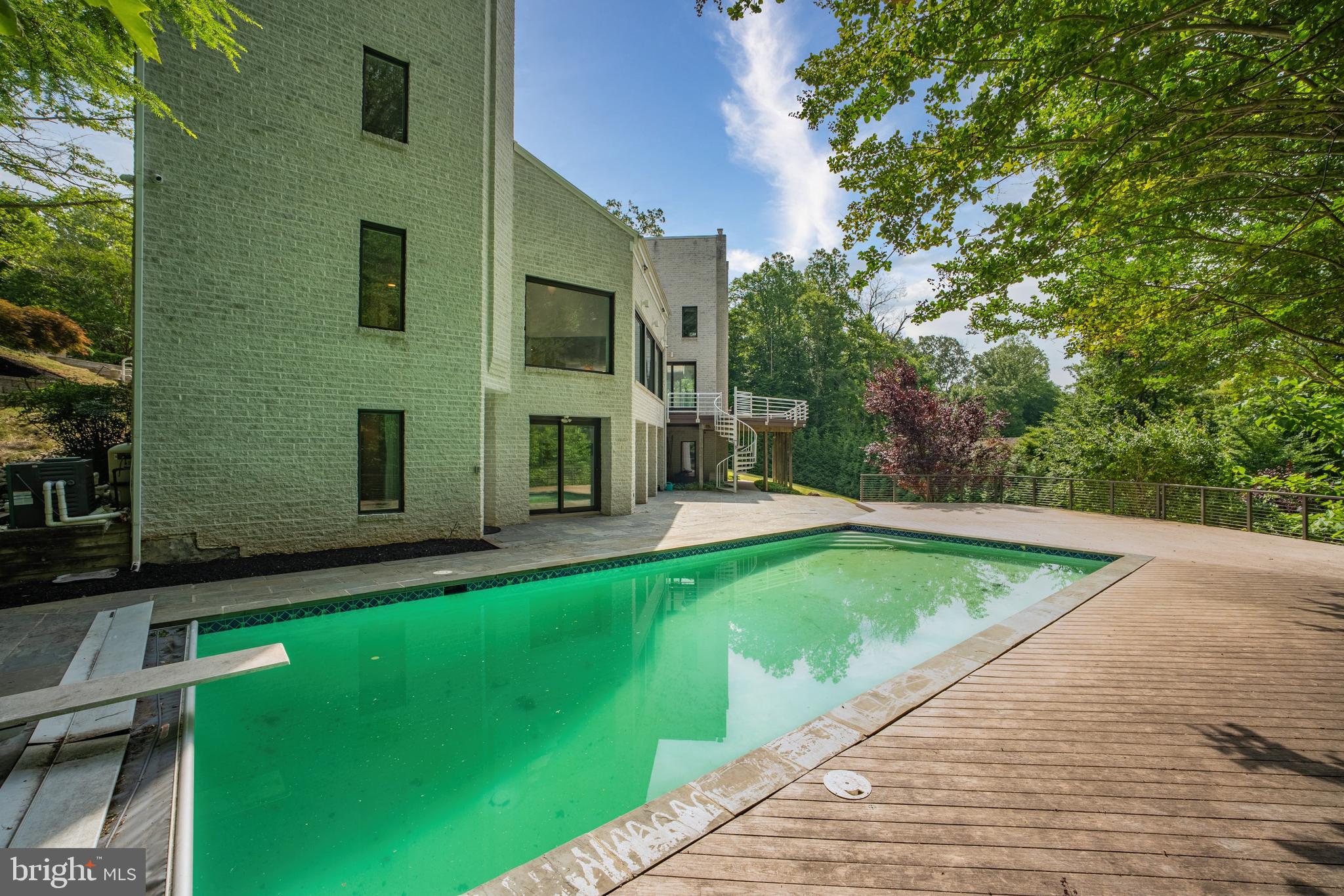 POTOMAC OVERLOOK - Residential