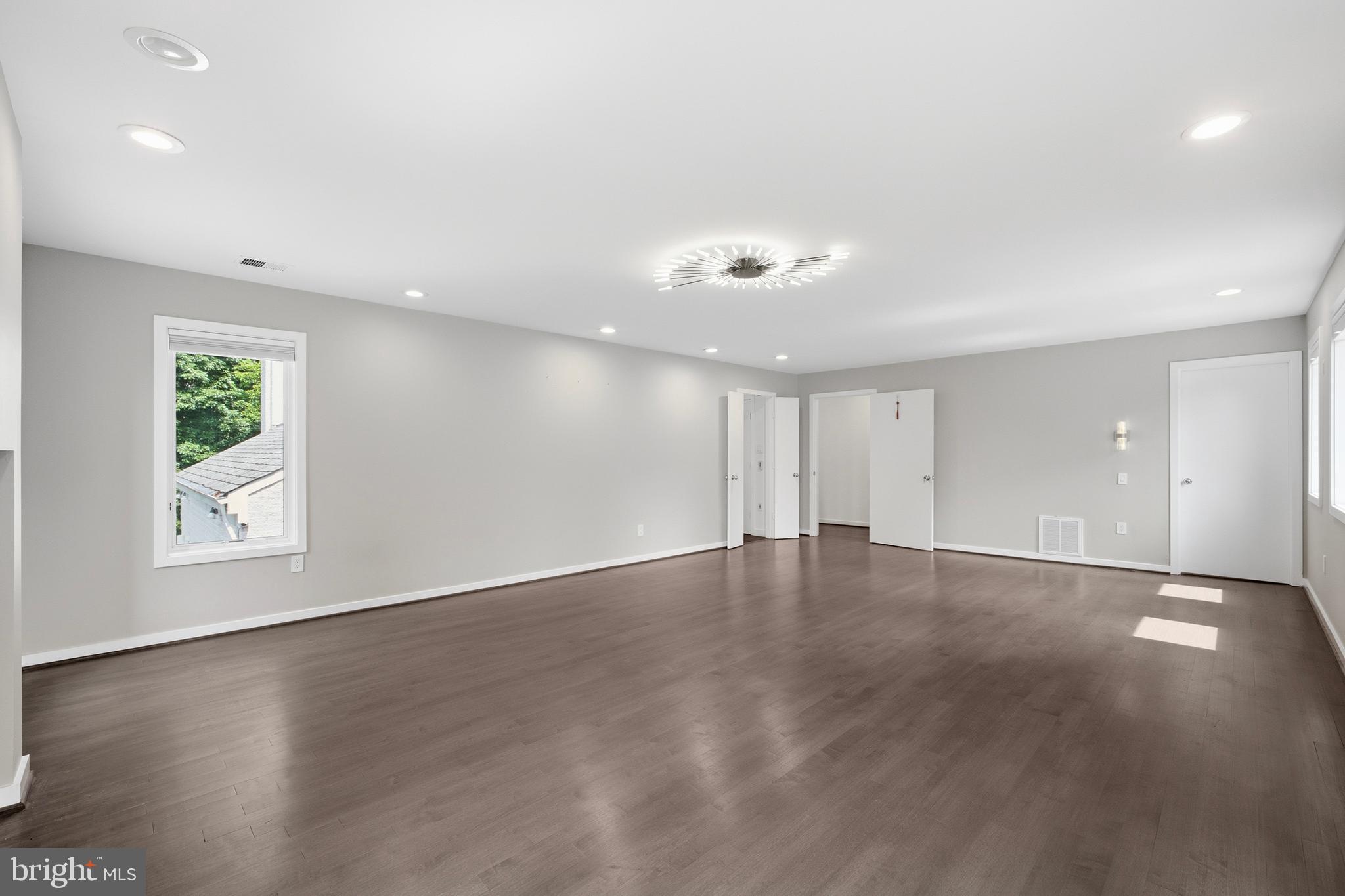 POTOMAC OVERLOOK - Residential
