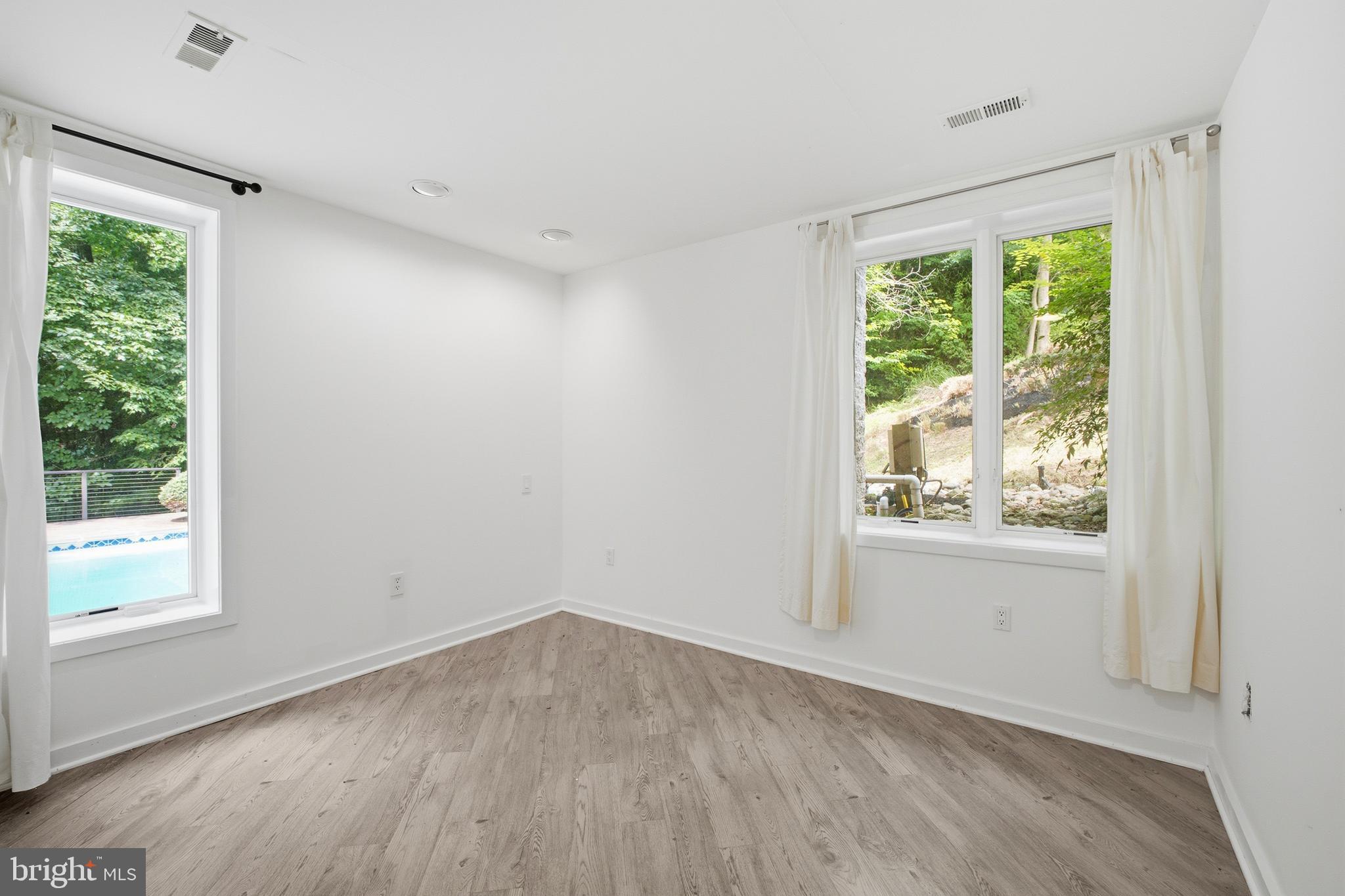 POTOMAC OVERLOOK - Residential