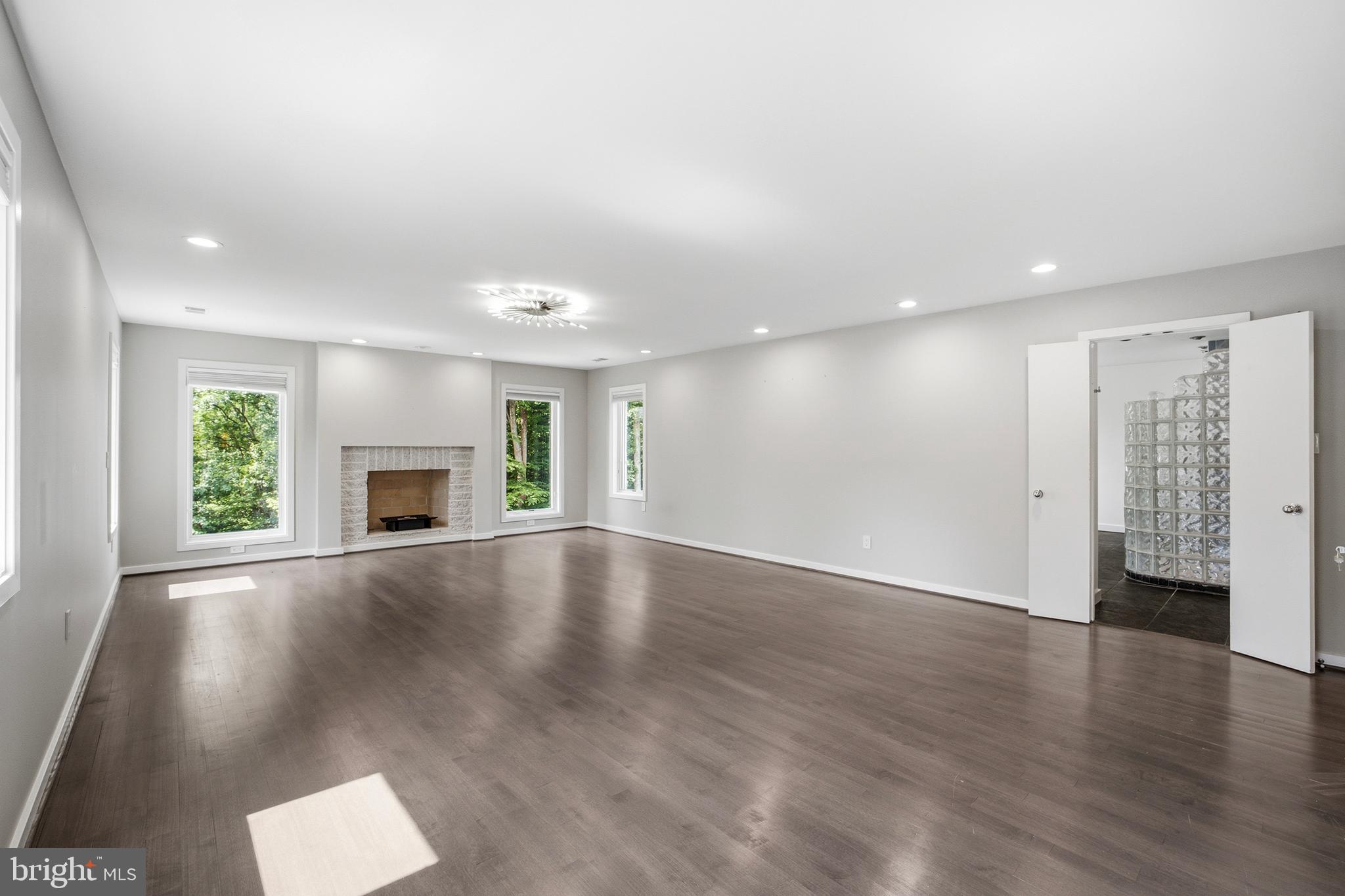POTOMAC OVERLOOK - Residential
