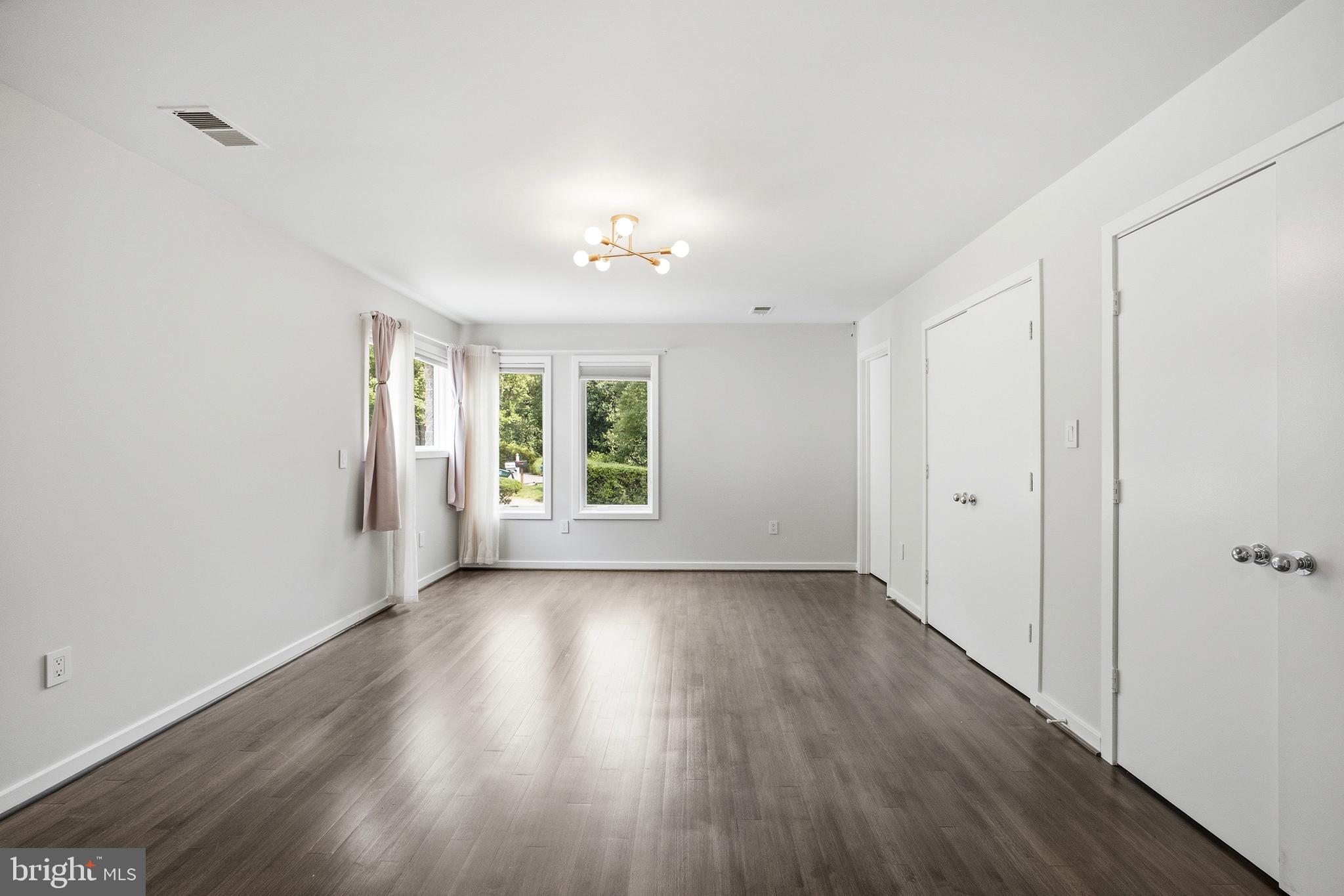 POTOMAC OVERLOOK - Residential