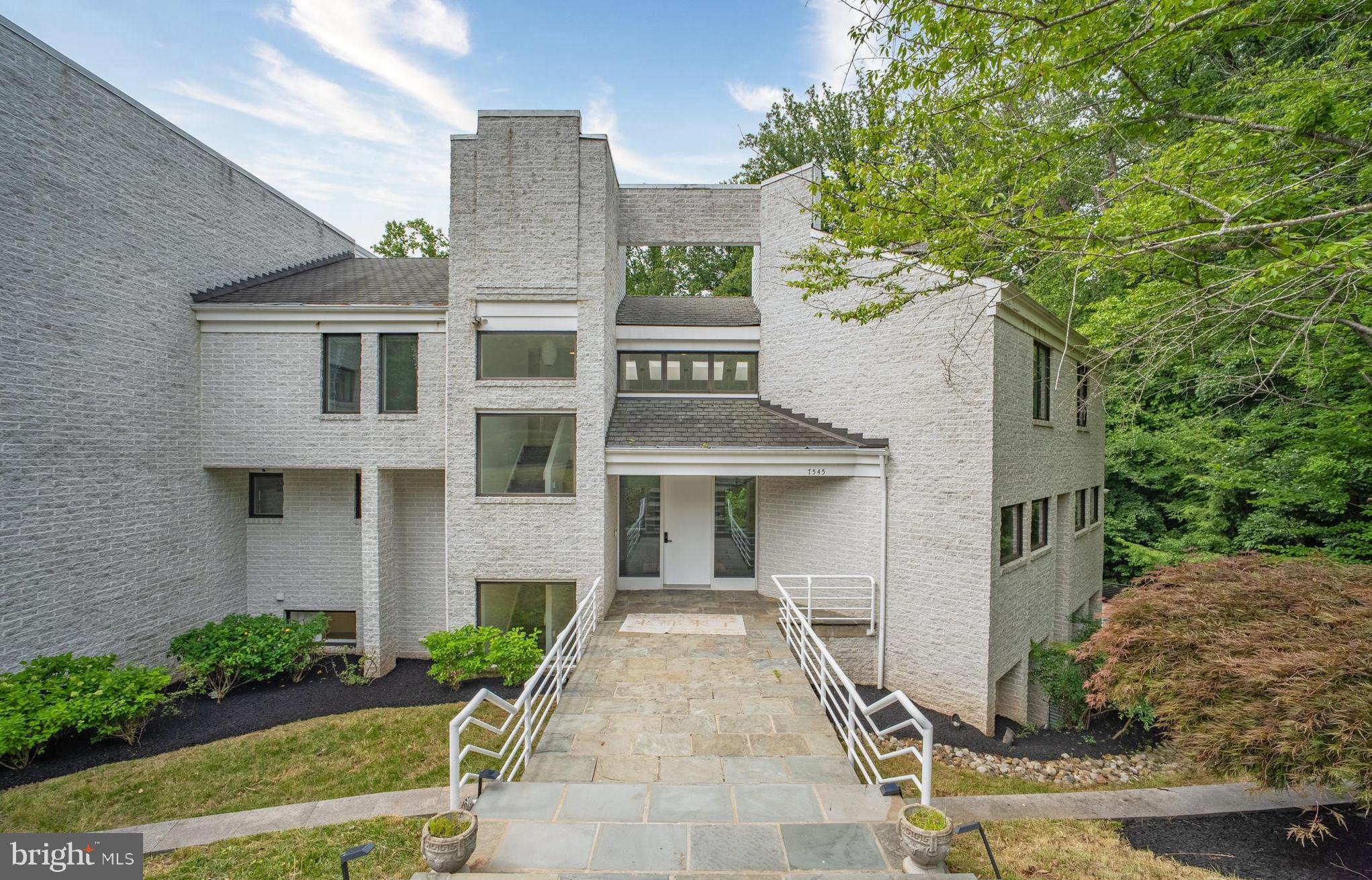POTOMAC OVERLOOK - Residential