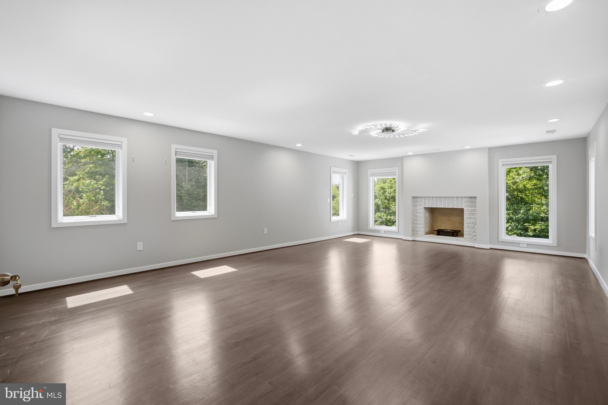 POTOMAC OVERLOOK - Residential