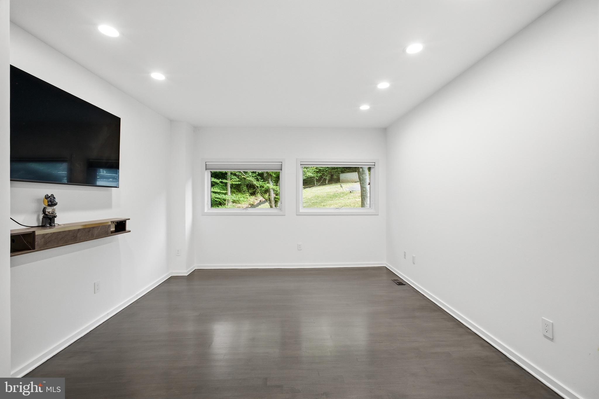 POTOMAC OVERLOOK - Residential
