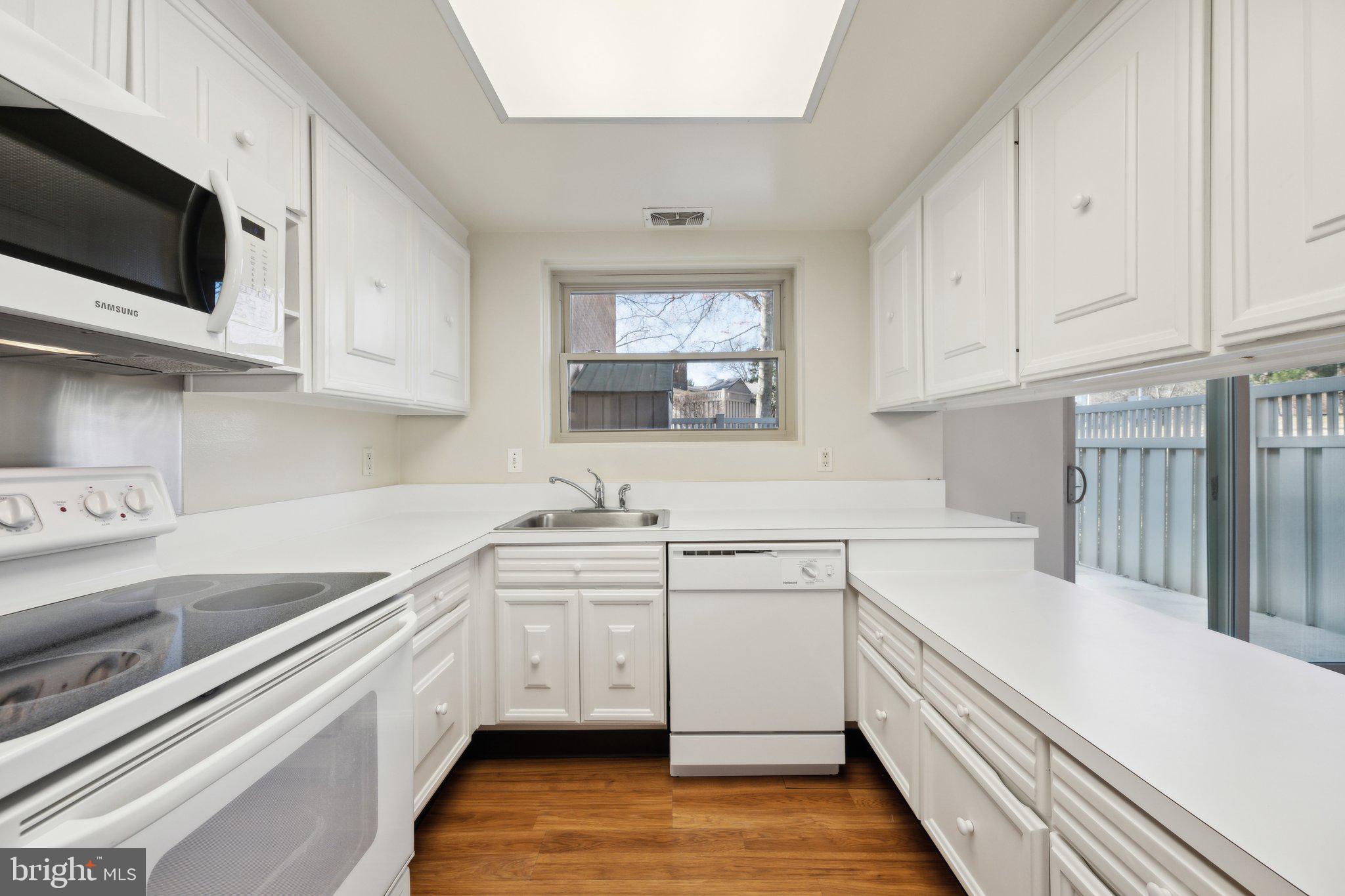 LEISURE WORLD - Residential