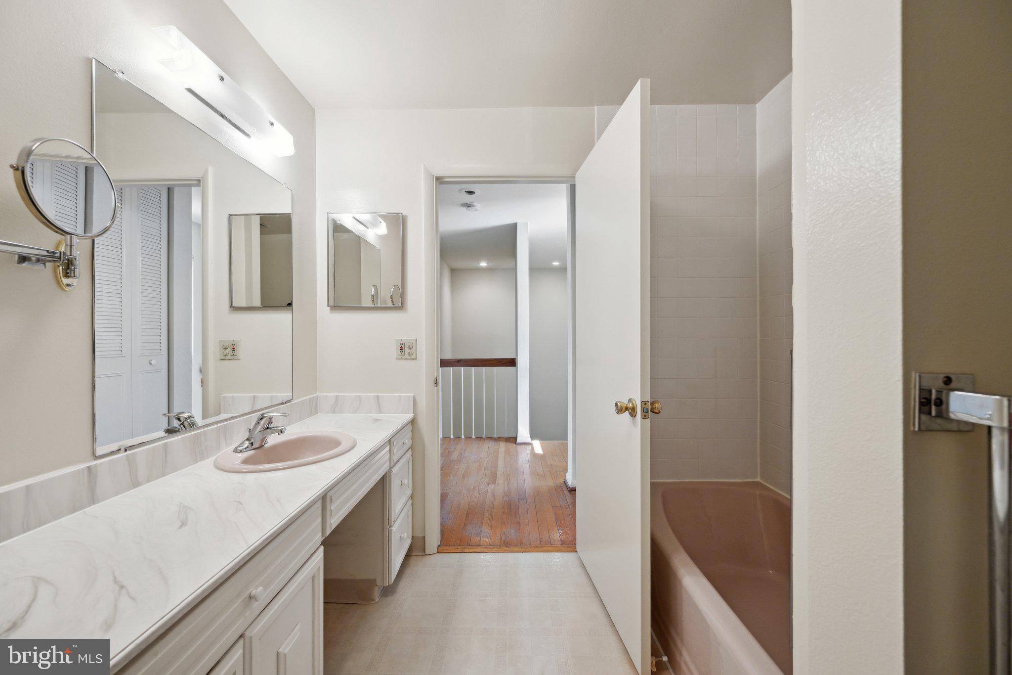 LEISURE WORLD - Residential