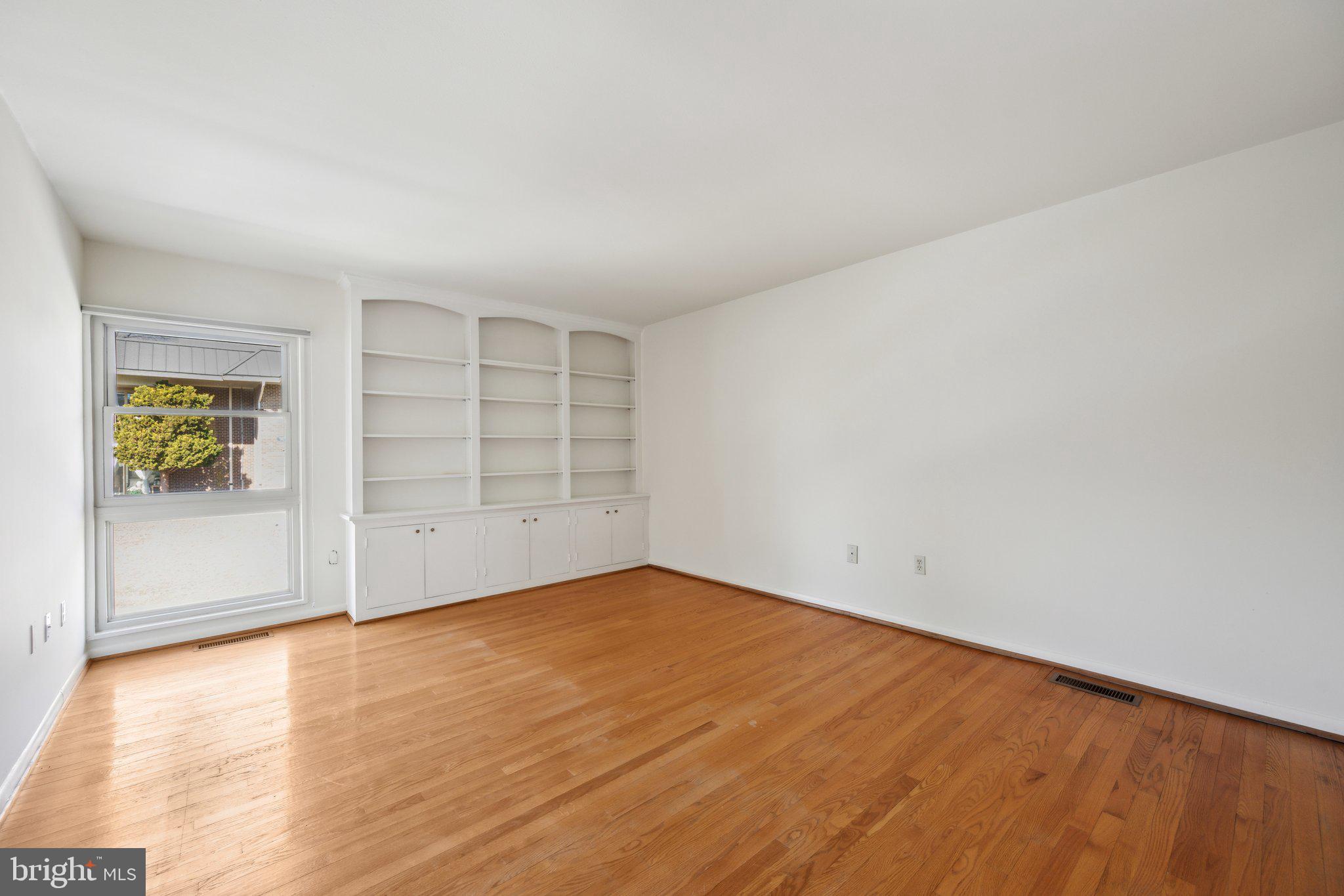 LEISURE WORLD - Residential