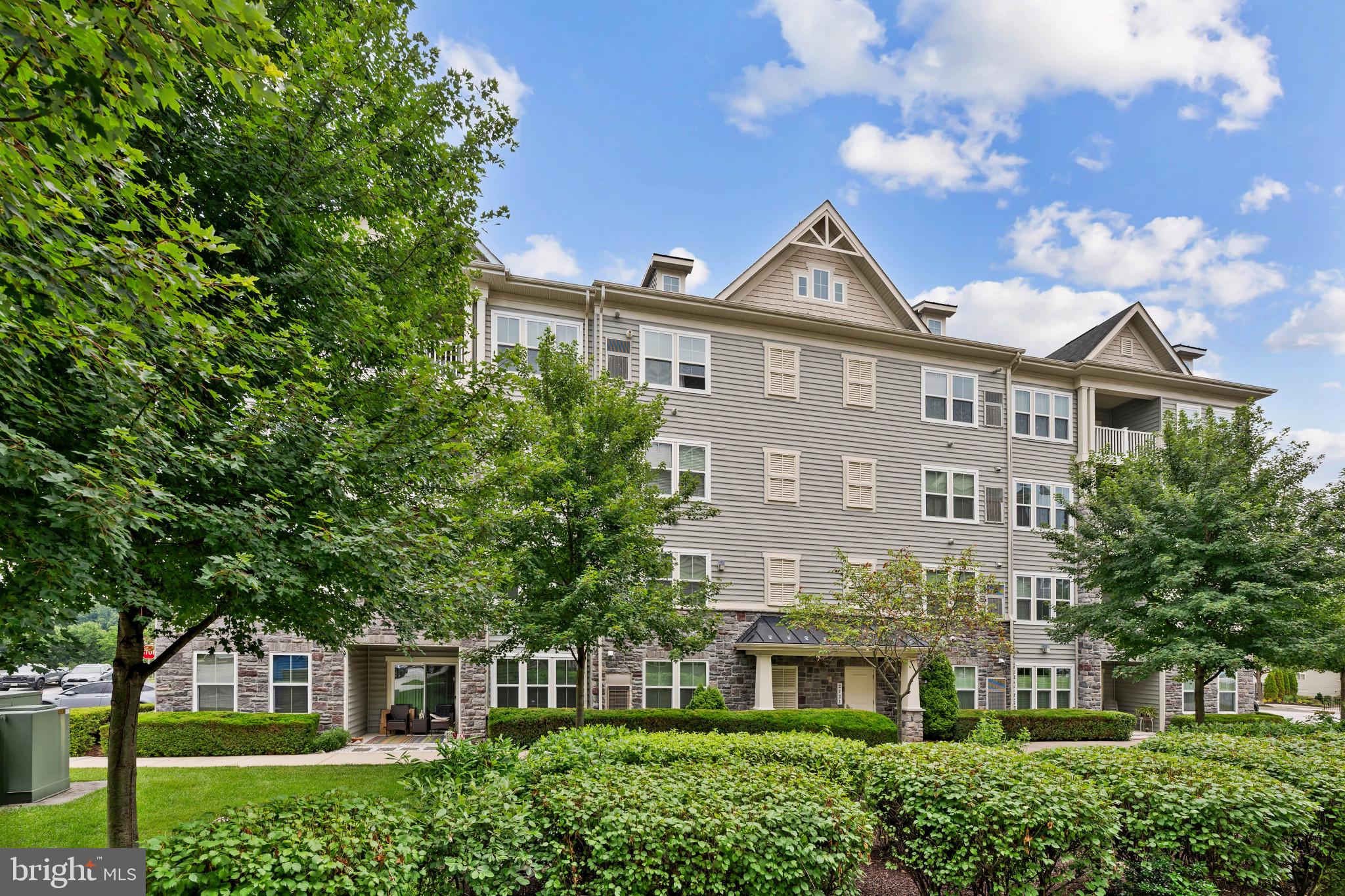 WAVERLY MEWS - Residential