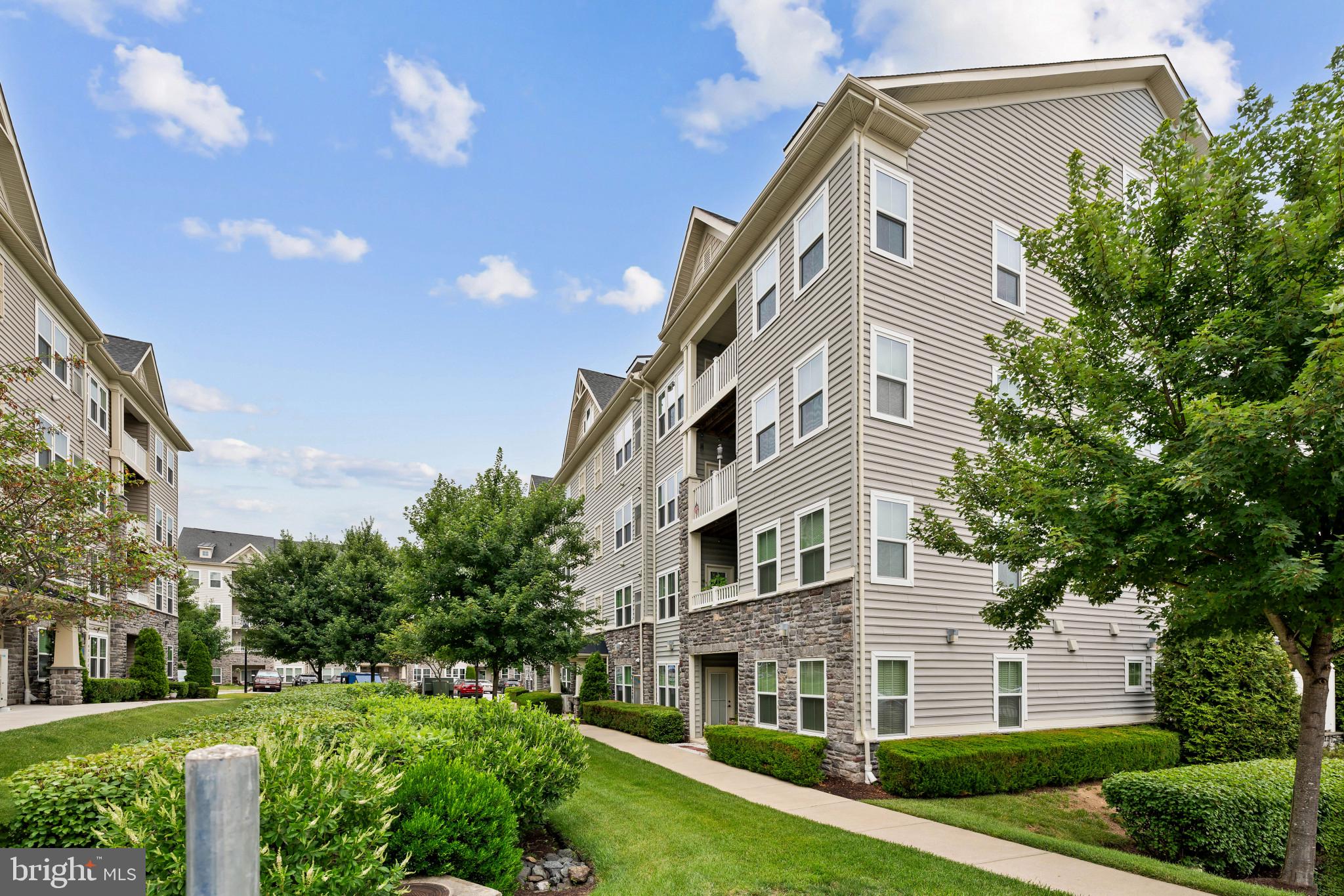 WAVERLY MEWS - Residential