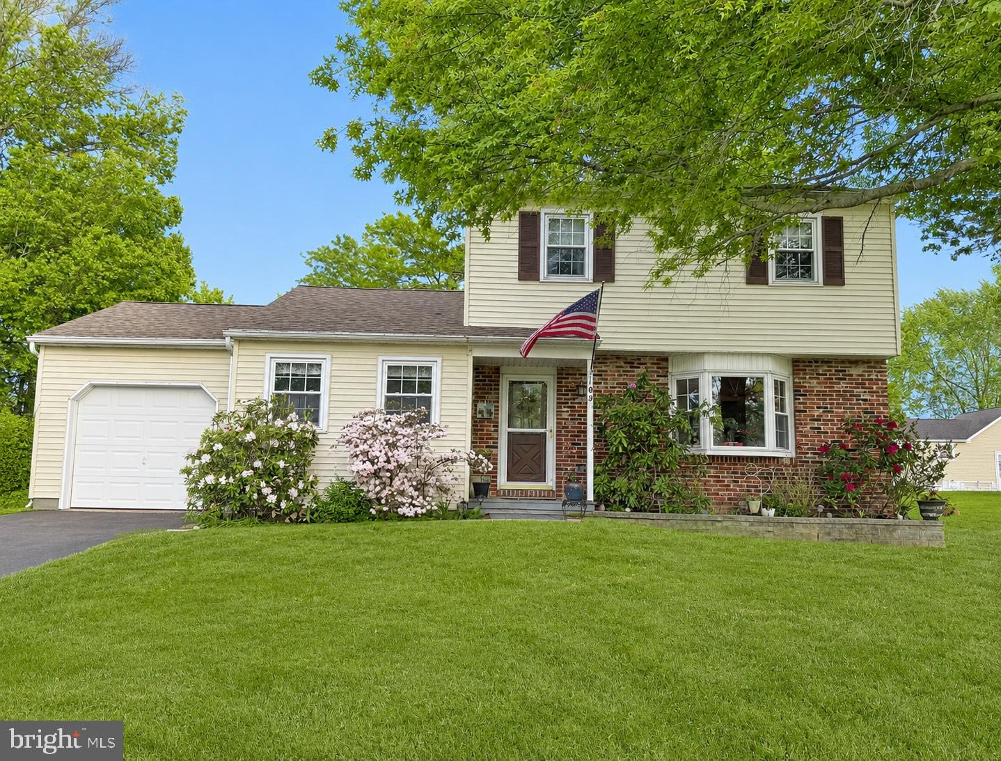 VILLAGE GREENE - Residential