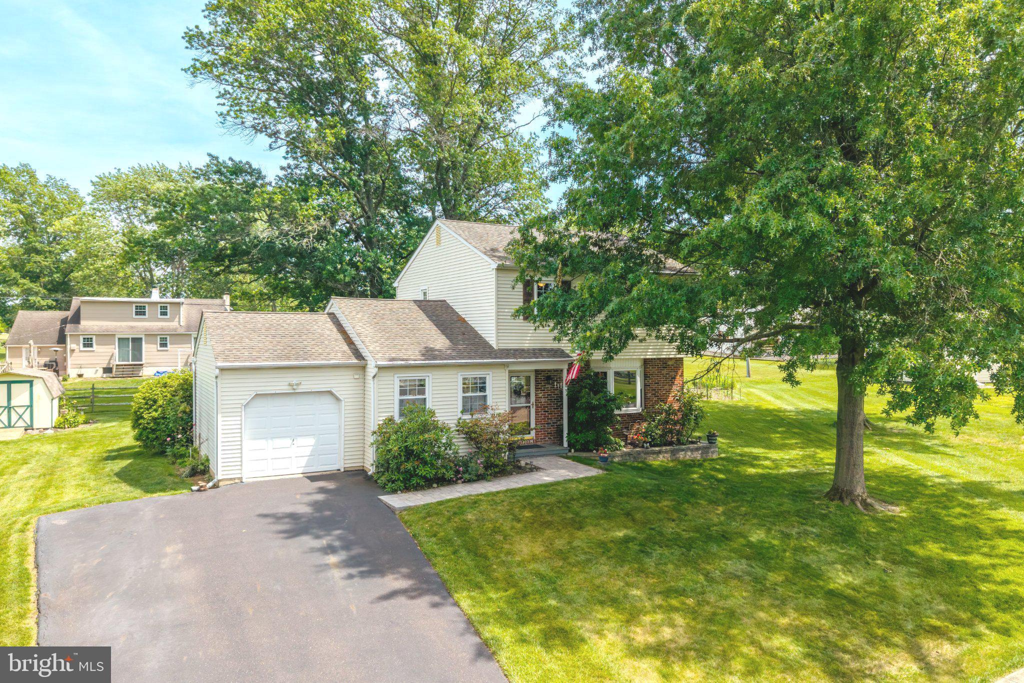 VILLAGE GREENE - Residential