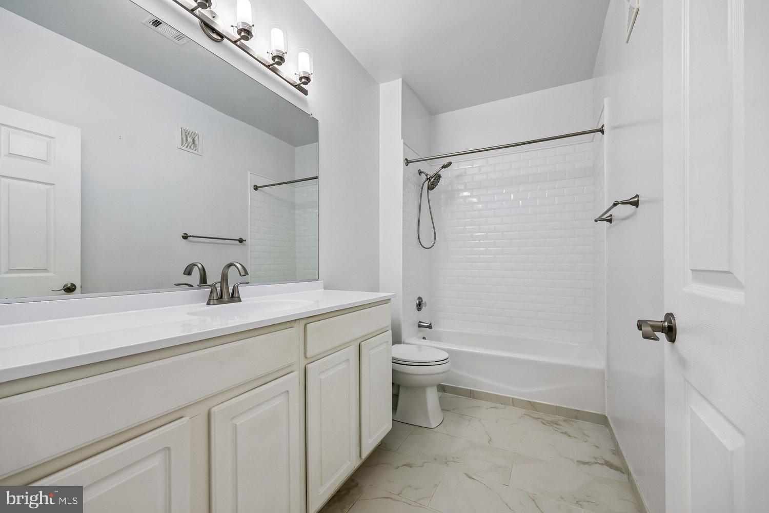 LAKELANDS RIDGE - Residential