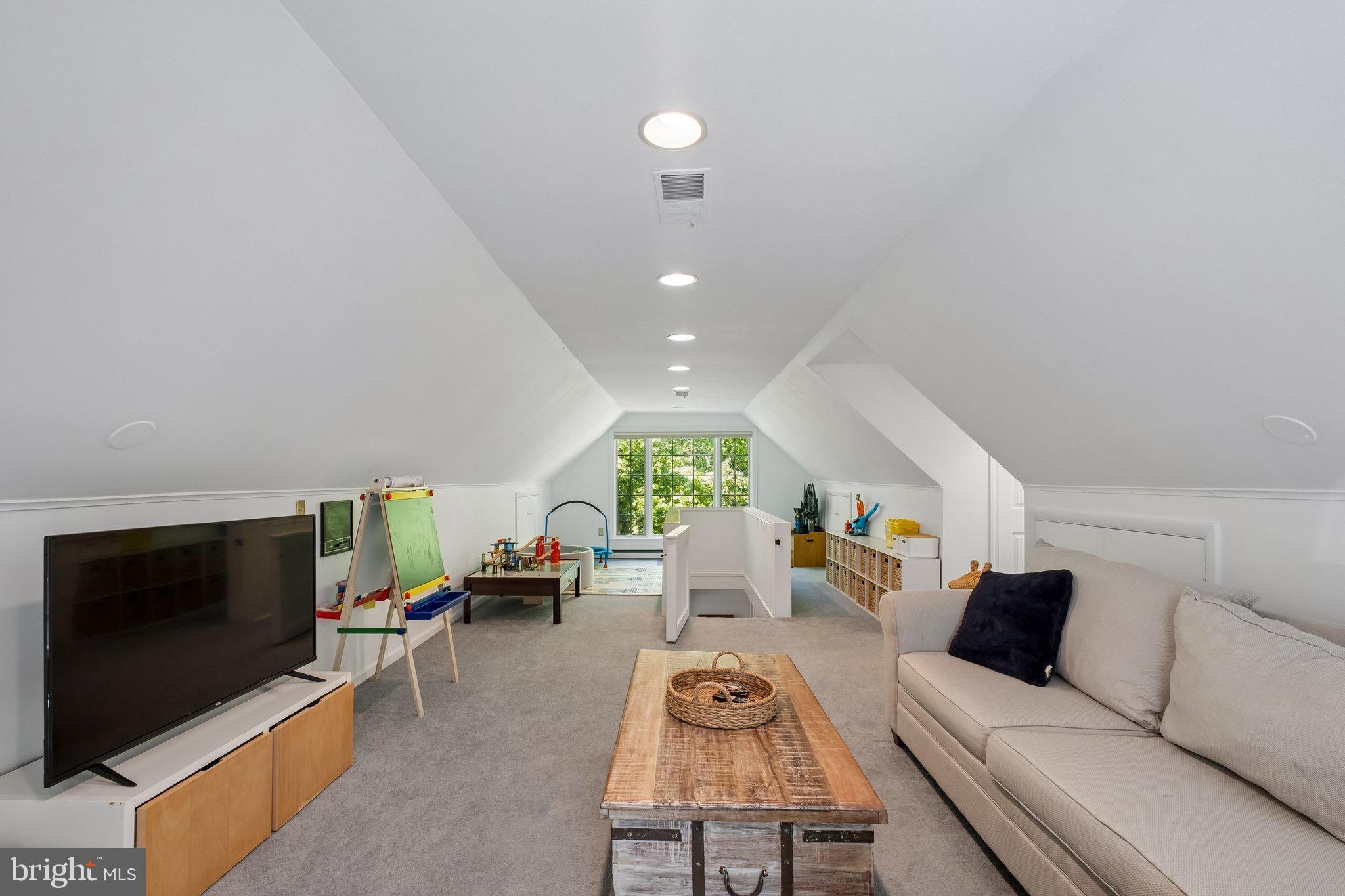 WOODBRIDGE MEADOWS - Residential