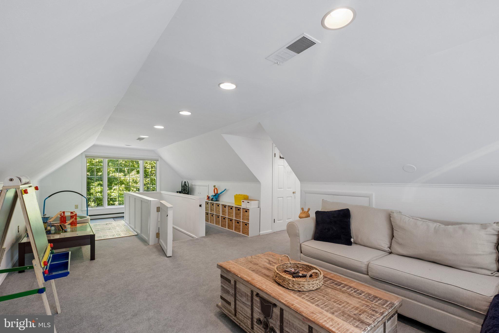 WOODBRIDGE MEADOWS - Residential