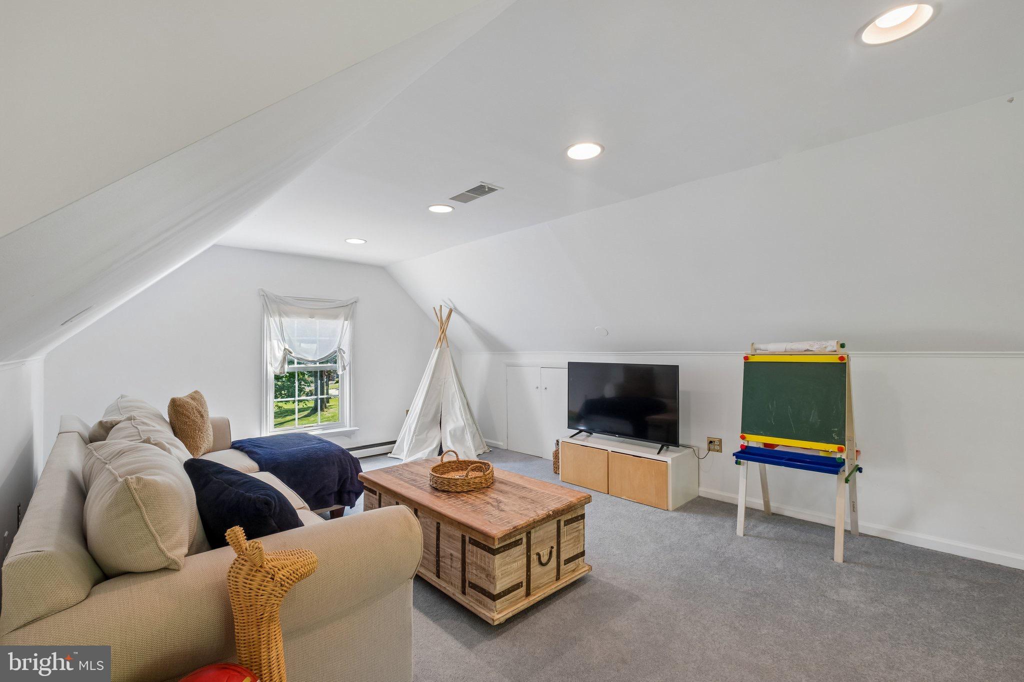 WOODBRIDGE MEADOWS - Residential