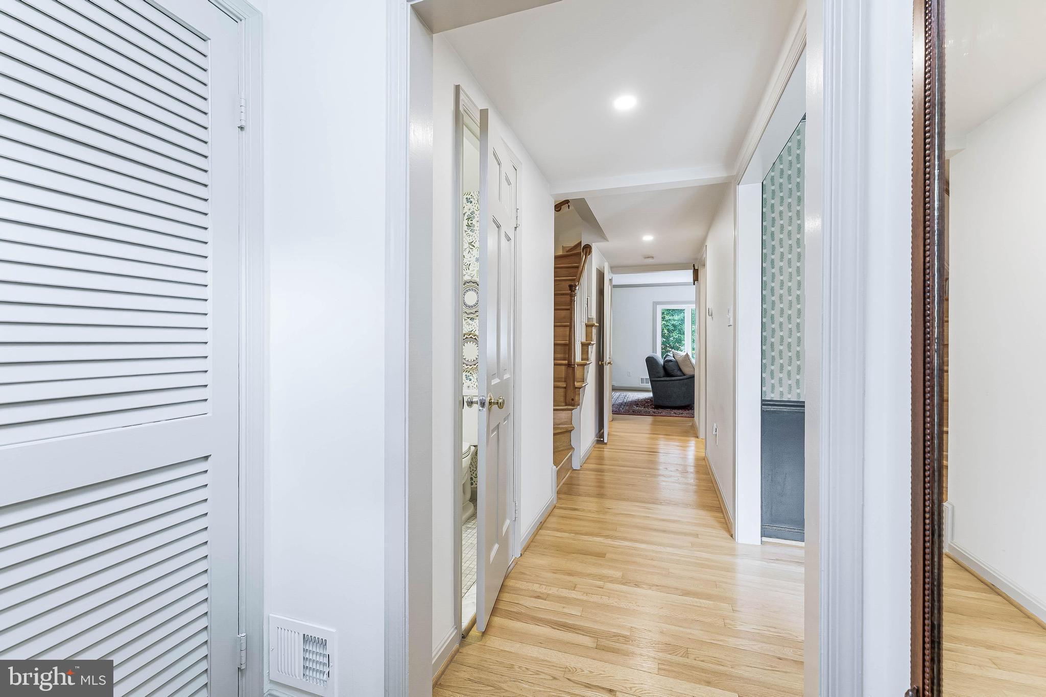 KINGS MANOR - Residential
