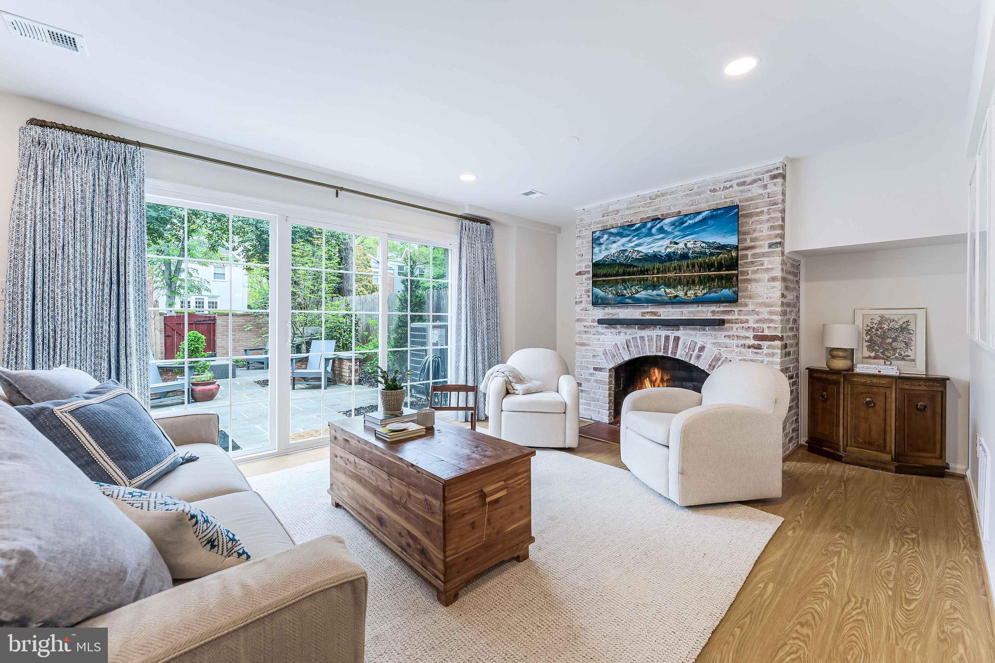 KINGS MANOR - Residential