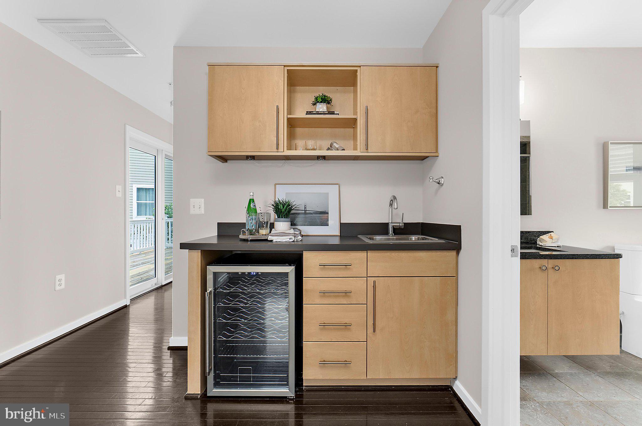 WOODLAND BEACH - Residential