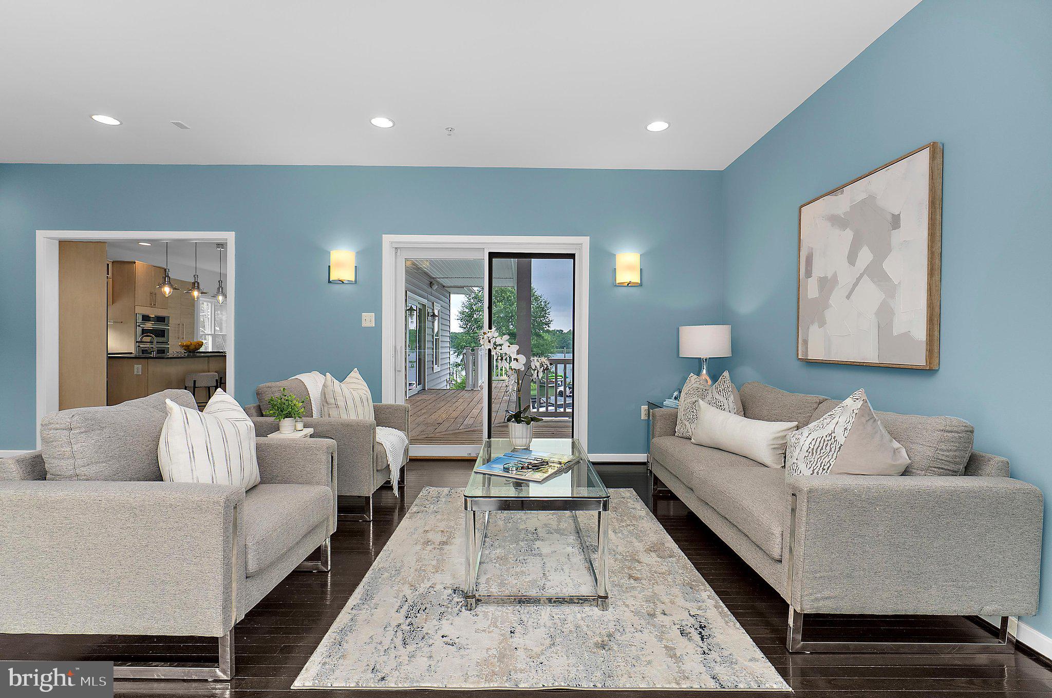 WOODLAND BEACH - Residential