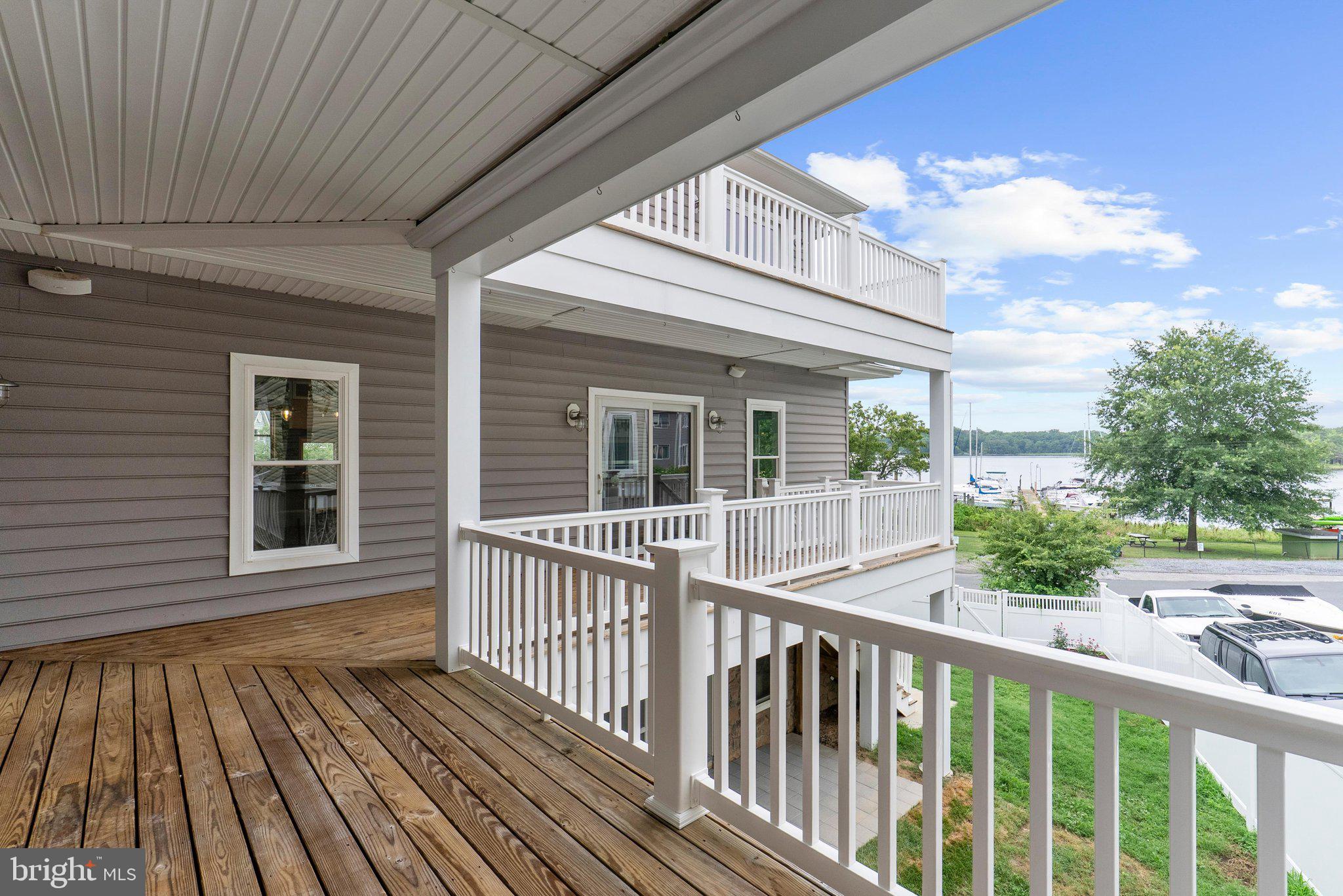 WOODLAND BEACH - Residential