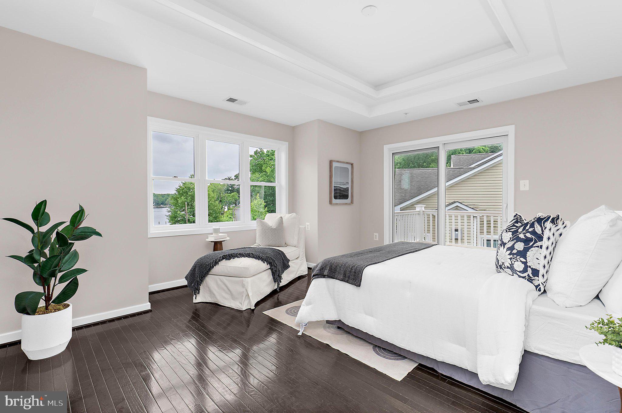 WOODLAND BEACH - Residential