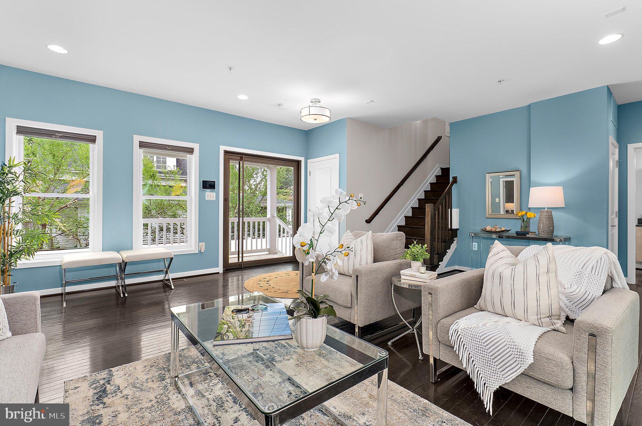 WOODLAND BEACH - Residential