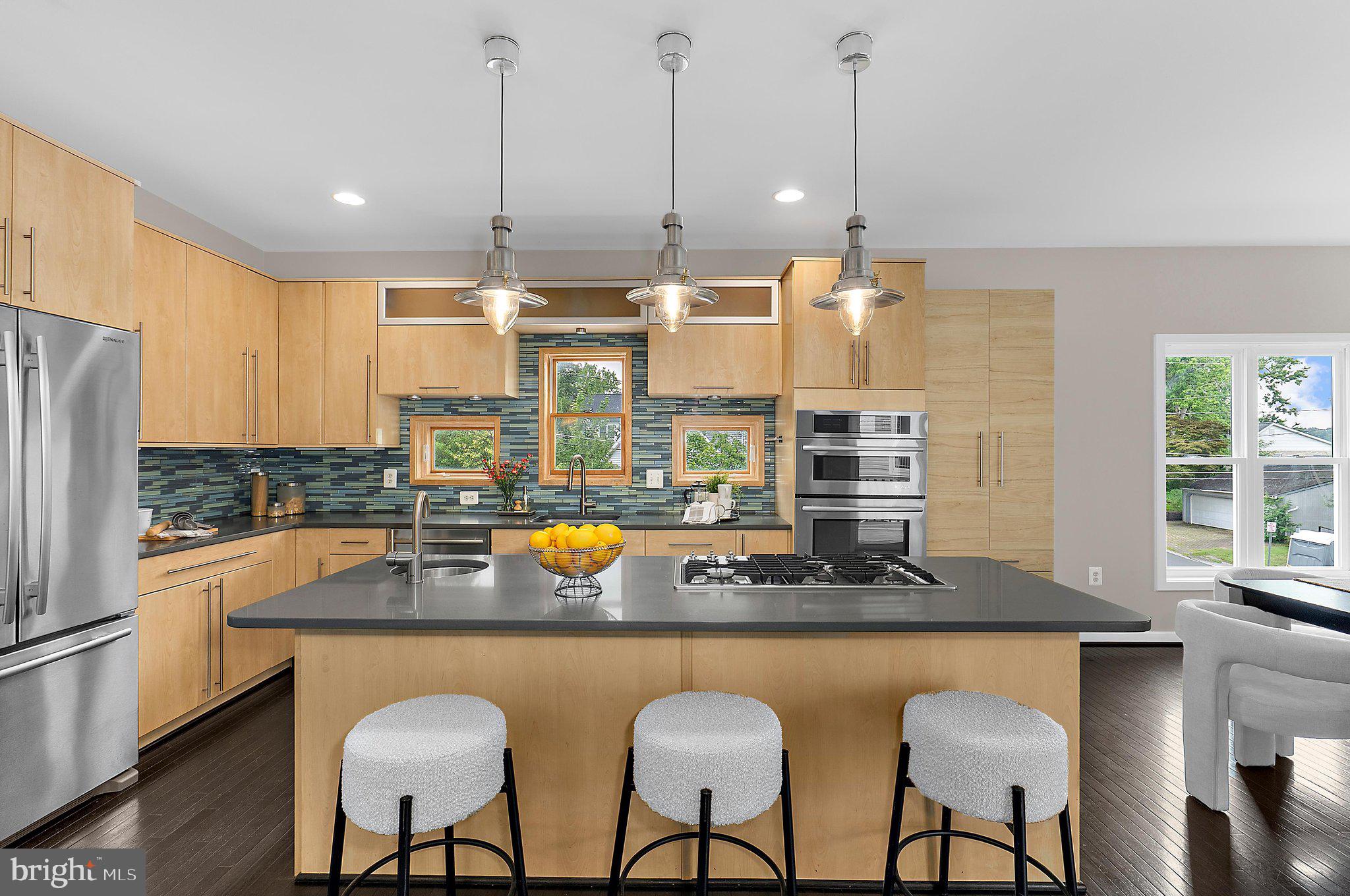 WOODLAND BEACH - Residential