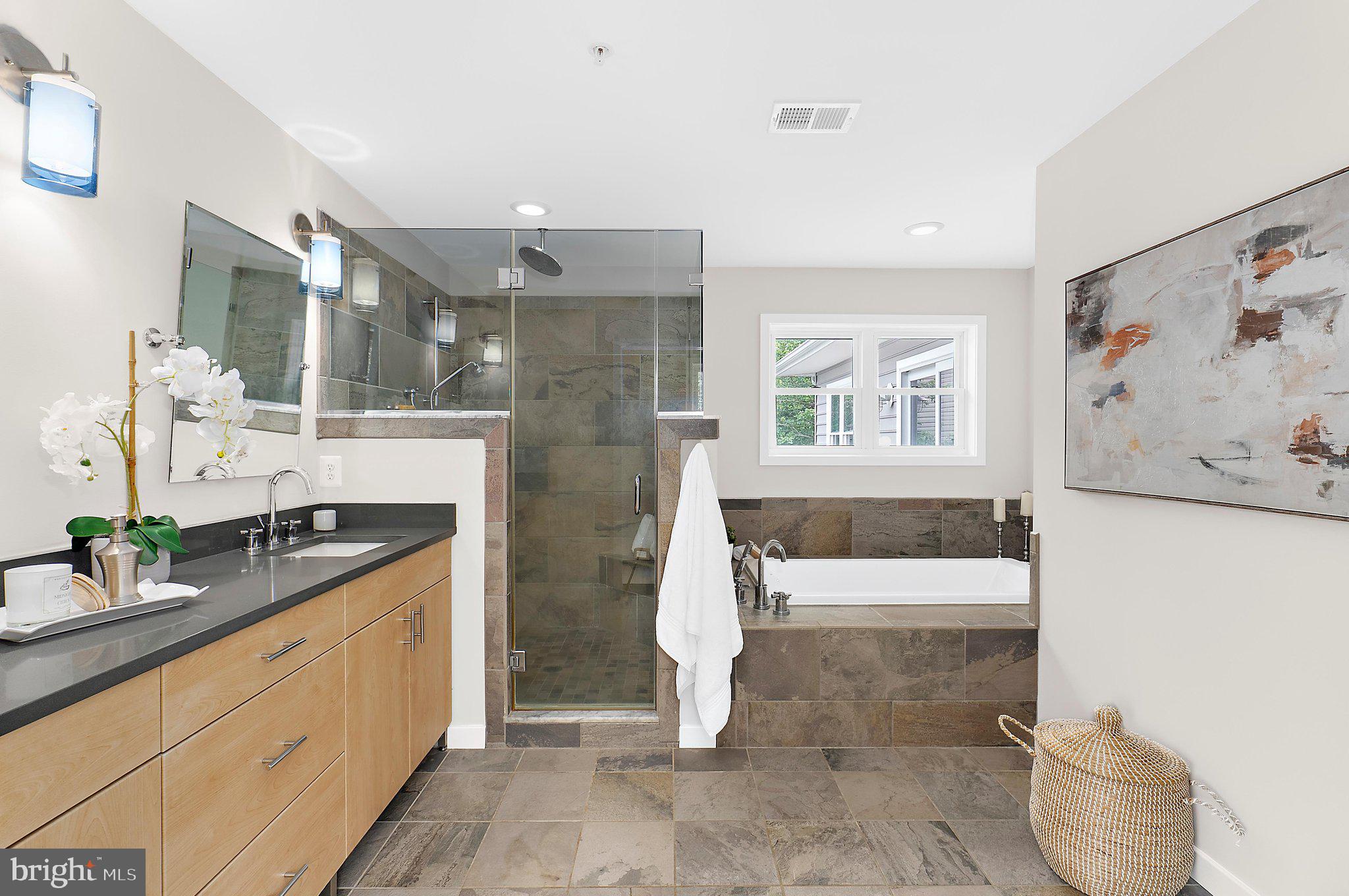 WOODLAND BEACH - Residential