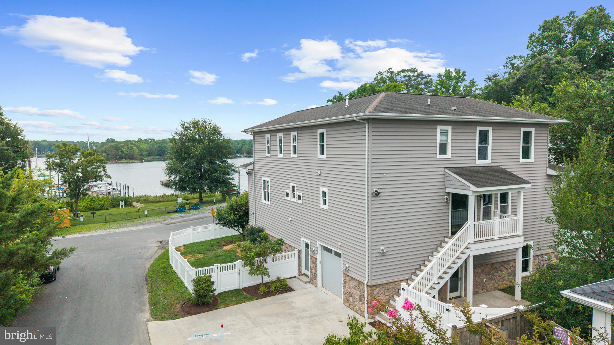 WOODLAND BEACH - Residential