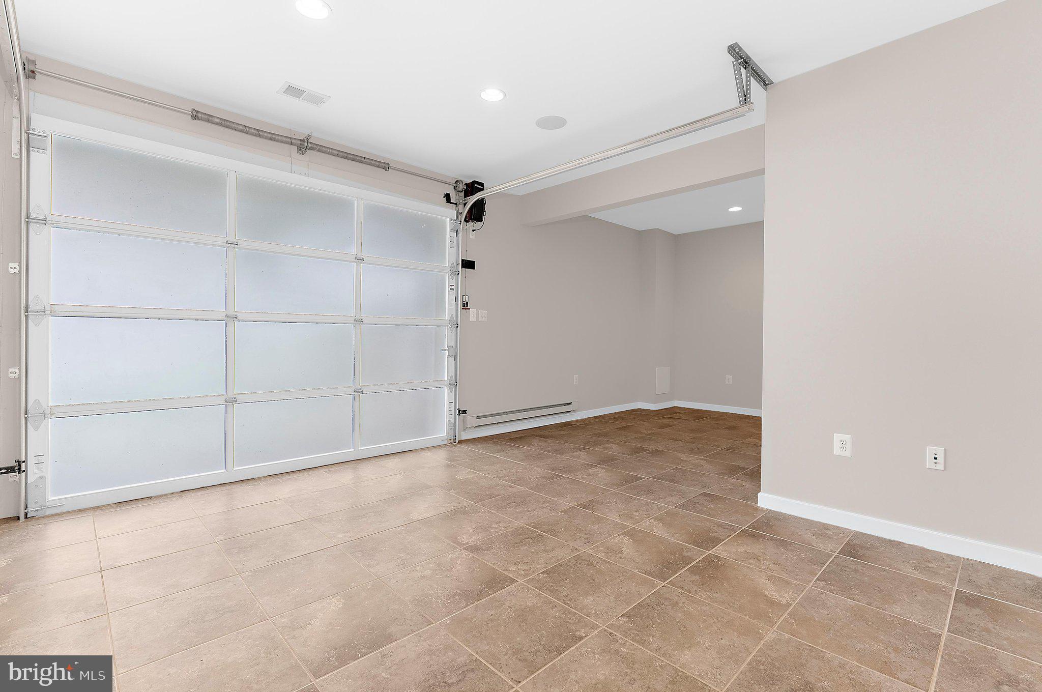 WOODLAND BEACH - Residential