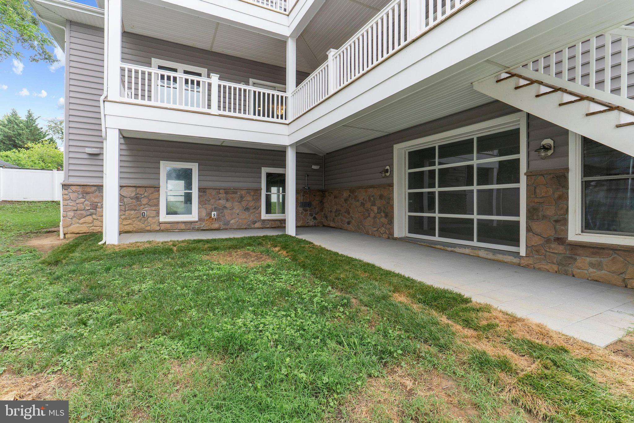 WOODLAND BEACH - Residential