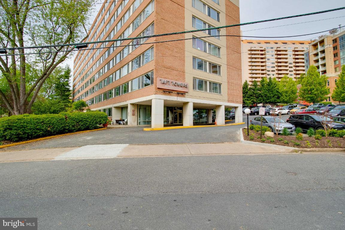 Spacious & Bright Corner Unit with Beautiful Views in a 1962 Classic MidCentury Modern building.  Secured building; Rent includes ALL Utilities (except phone/cable), full size swimming pool, barbecue grills, expansive front yard with 2 cozy patios, on-sight management and plentiful parking (2 permits convey). Laundry room just down the hall.  Just Minutes from Courthouse Metro, Shops, Theaters, Public Transportation, Nightlife & Restaurants. 5 mins to Whole Foods & Trader Joe's. Metro only 2 stops to DC! Pets case by case.