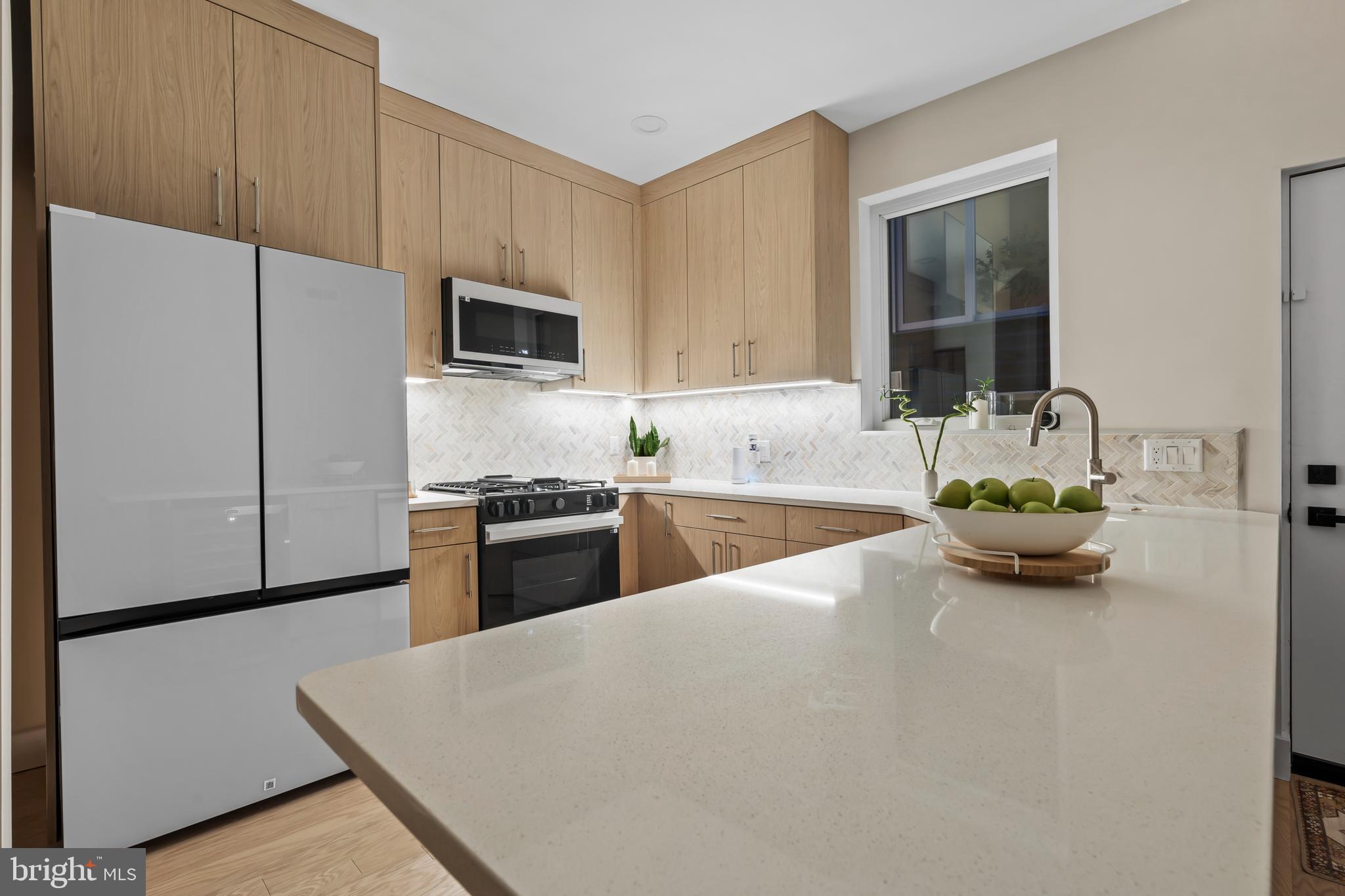 QUEEN VILLAGE - Residential