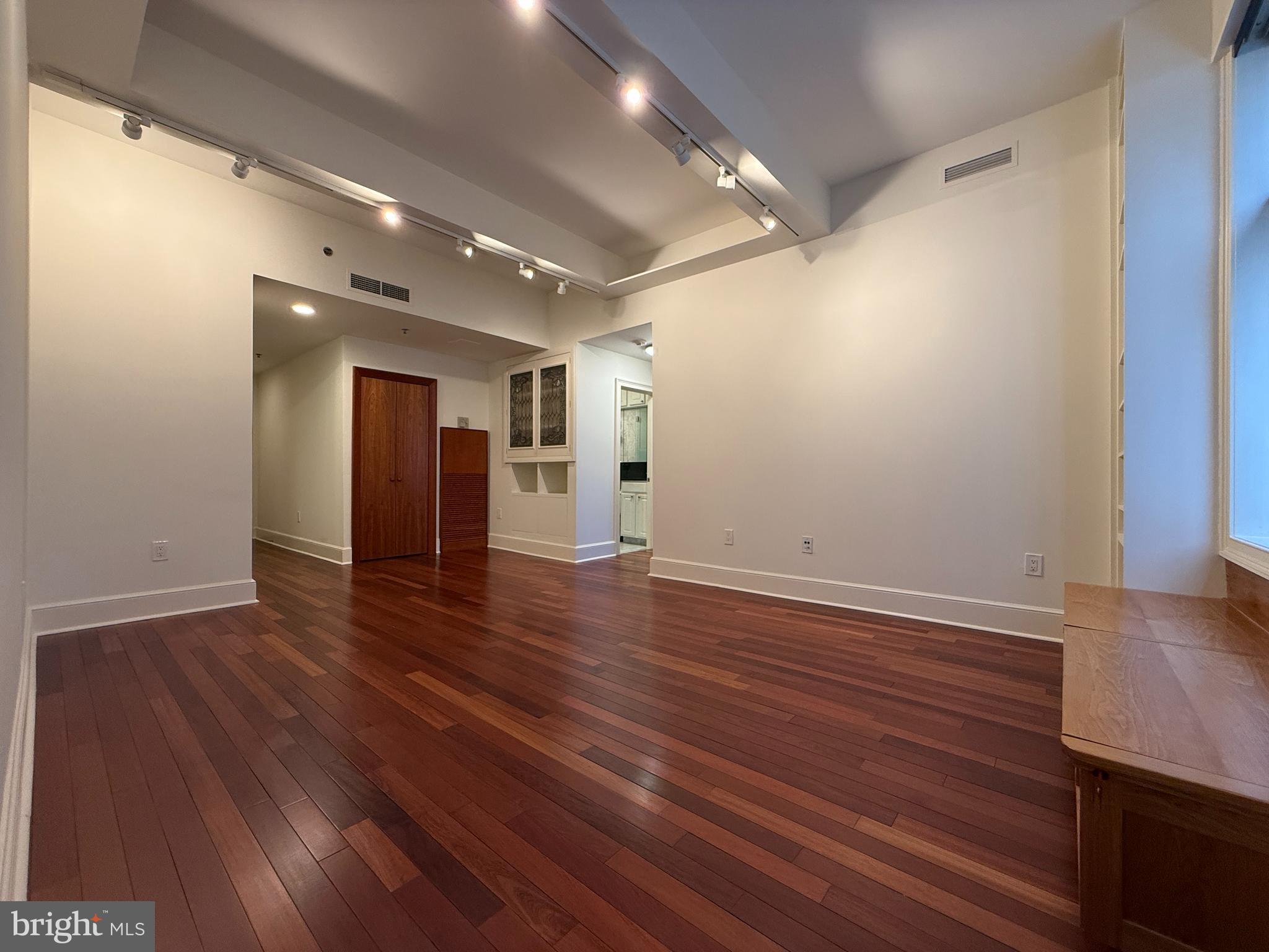 AVENUE OF THE ARTS - Residential