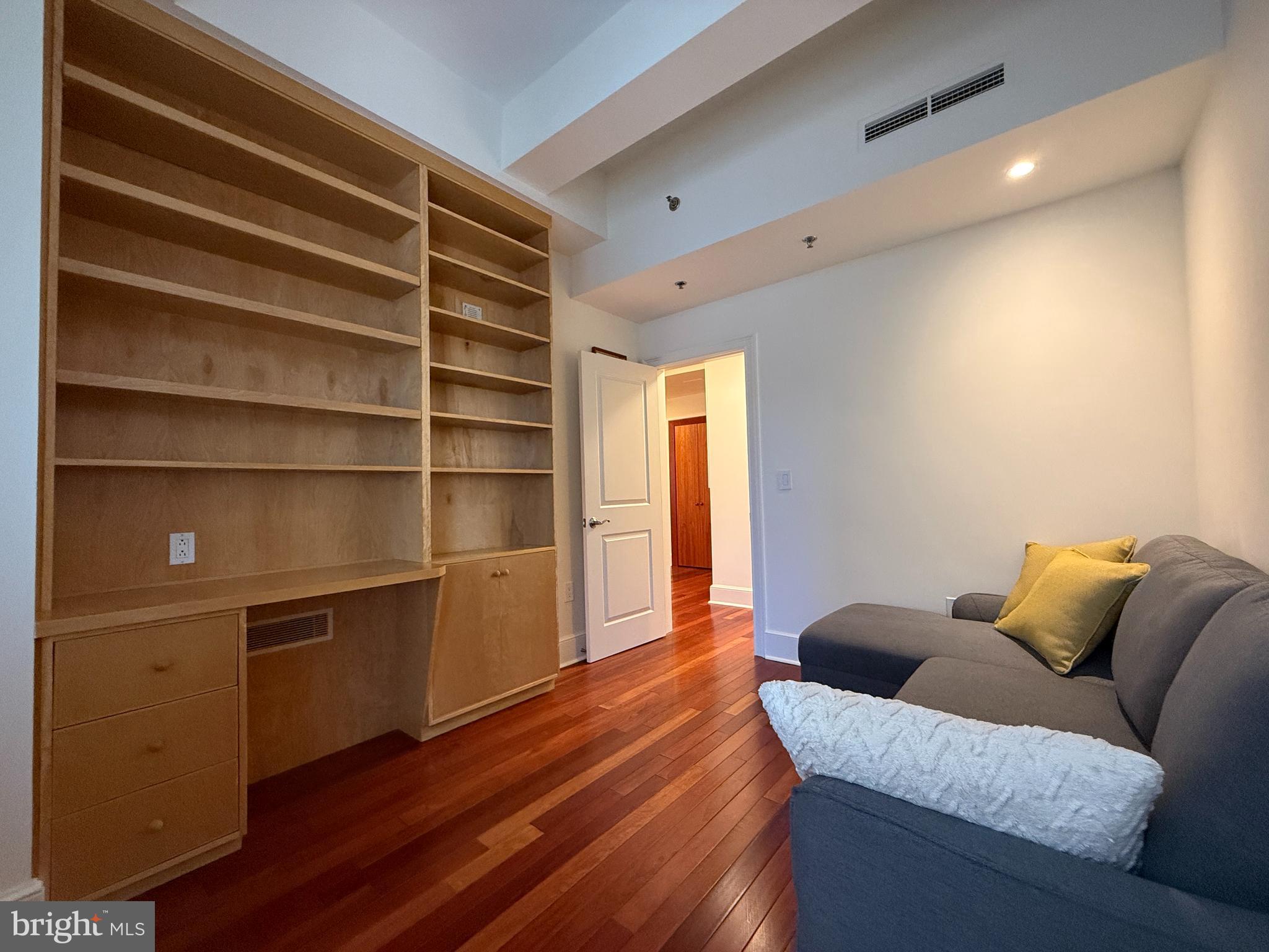 AVENUE OF THE ARTS - Residential