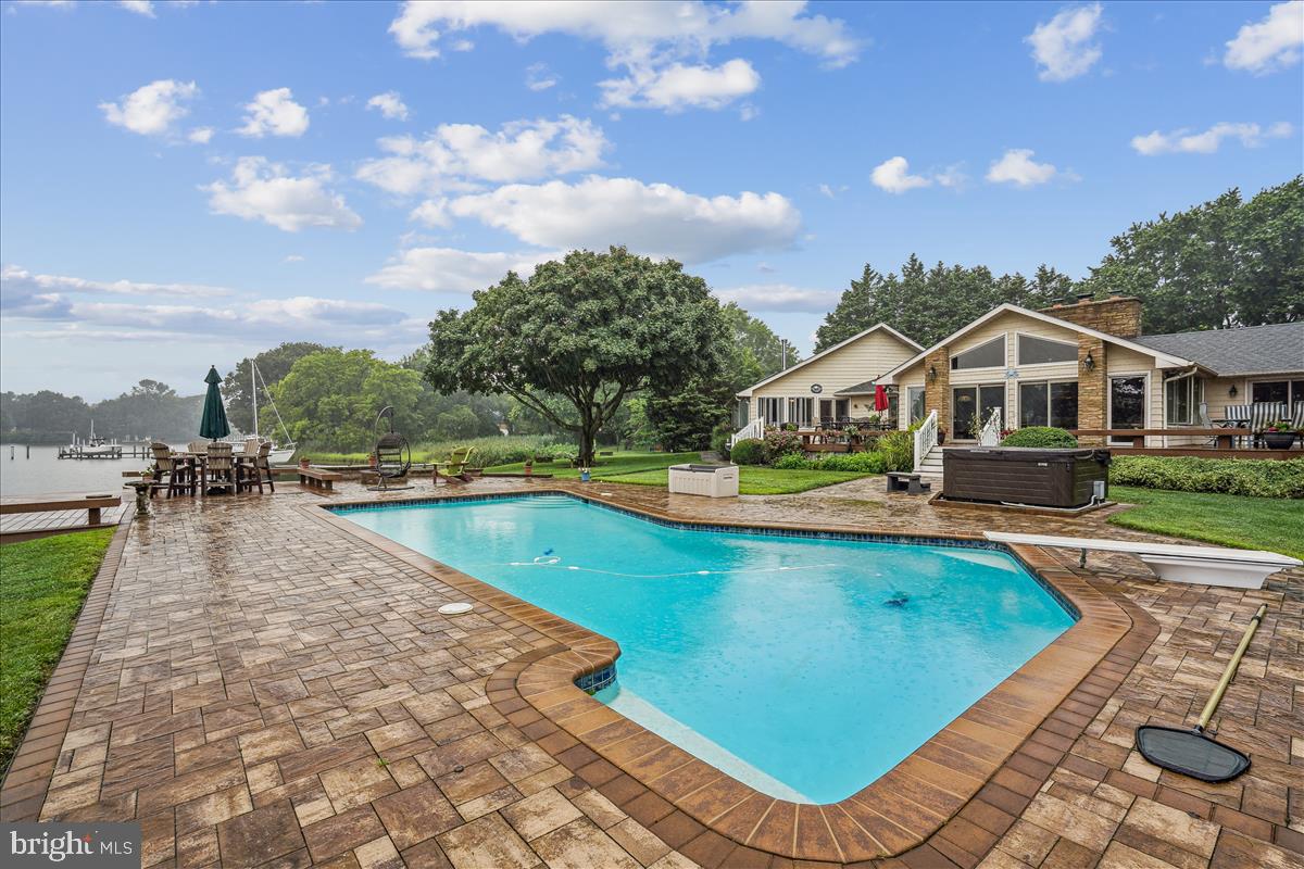 GOVERNOR GRASON MANOR - Residential