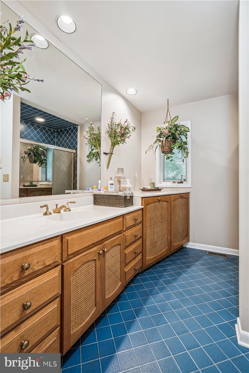 GOVERNOR GRASON MANOR - Residential