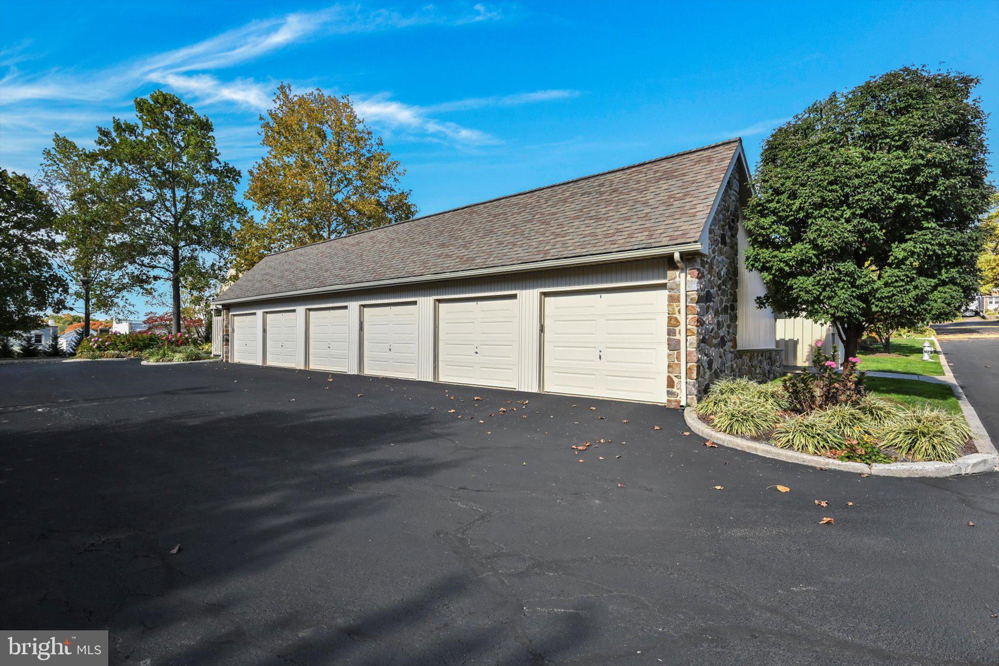 WALNUT HILL - Residential