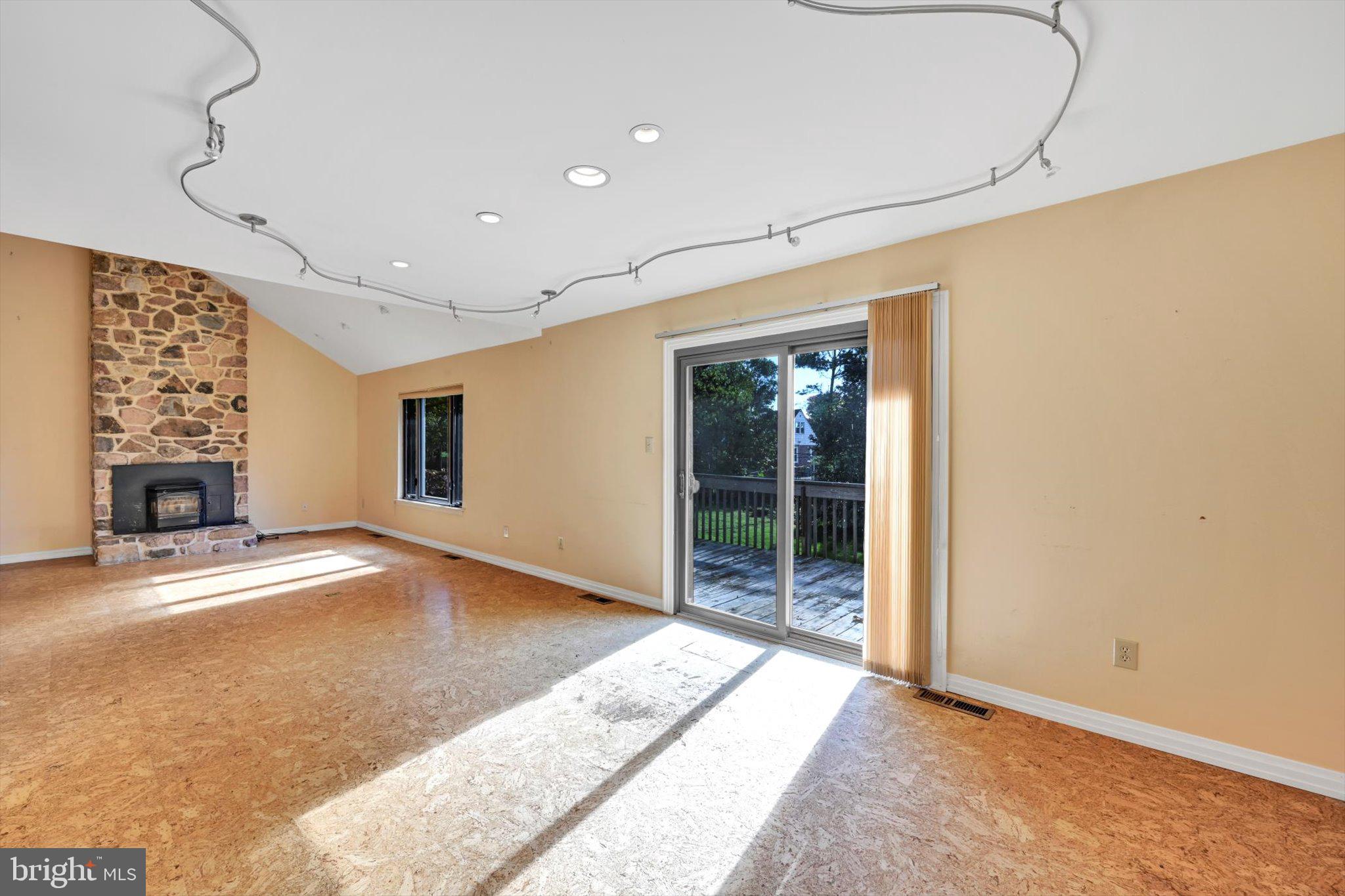 WALNUT HILL - Residential