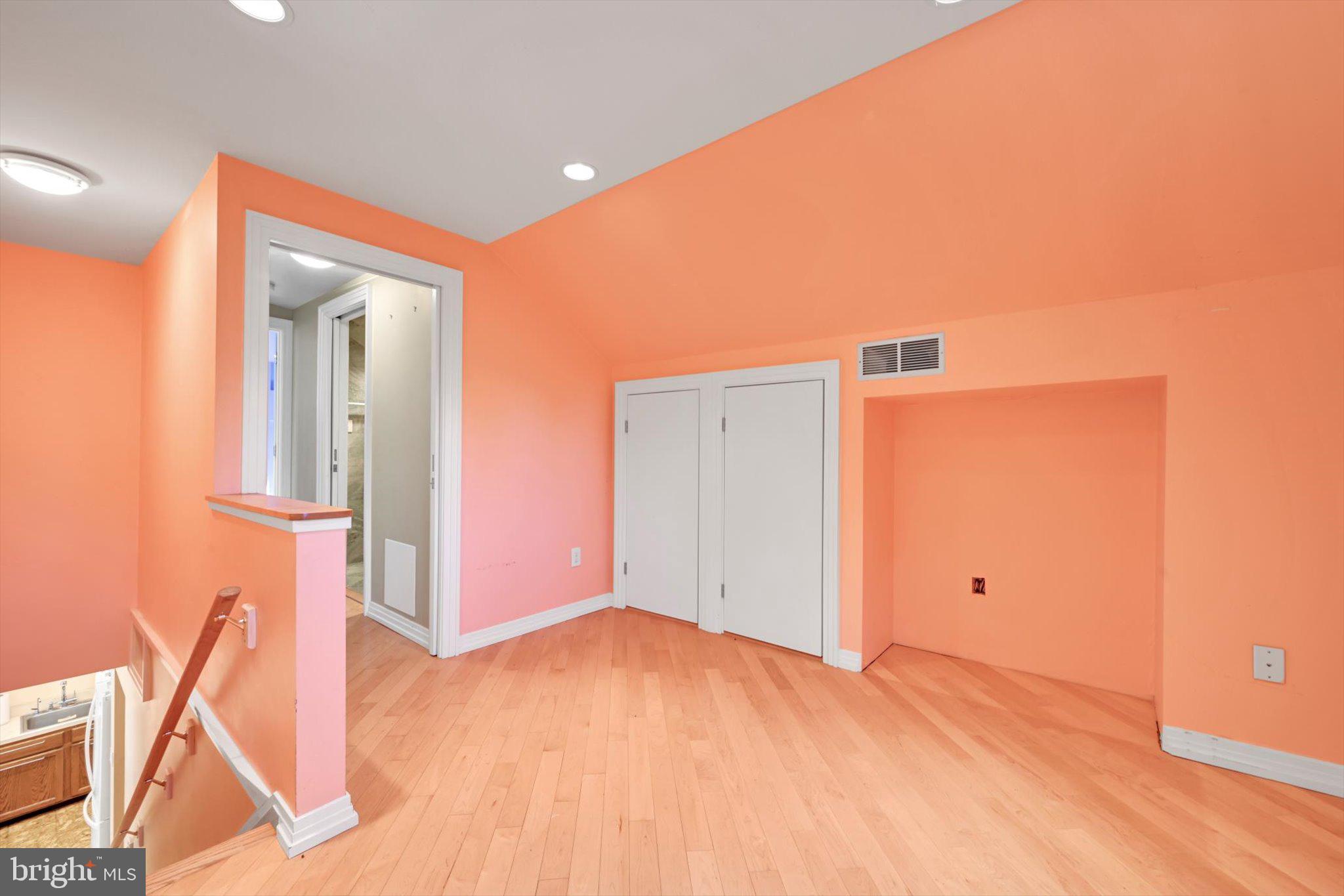 WALNUT HILL - Residential