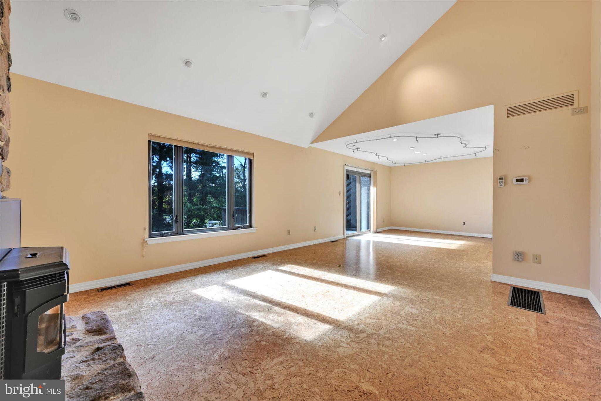 WALNUT HILL - Residential