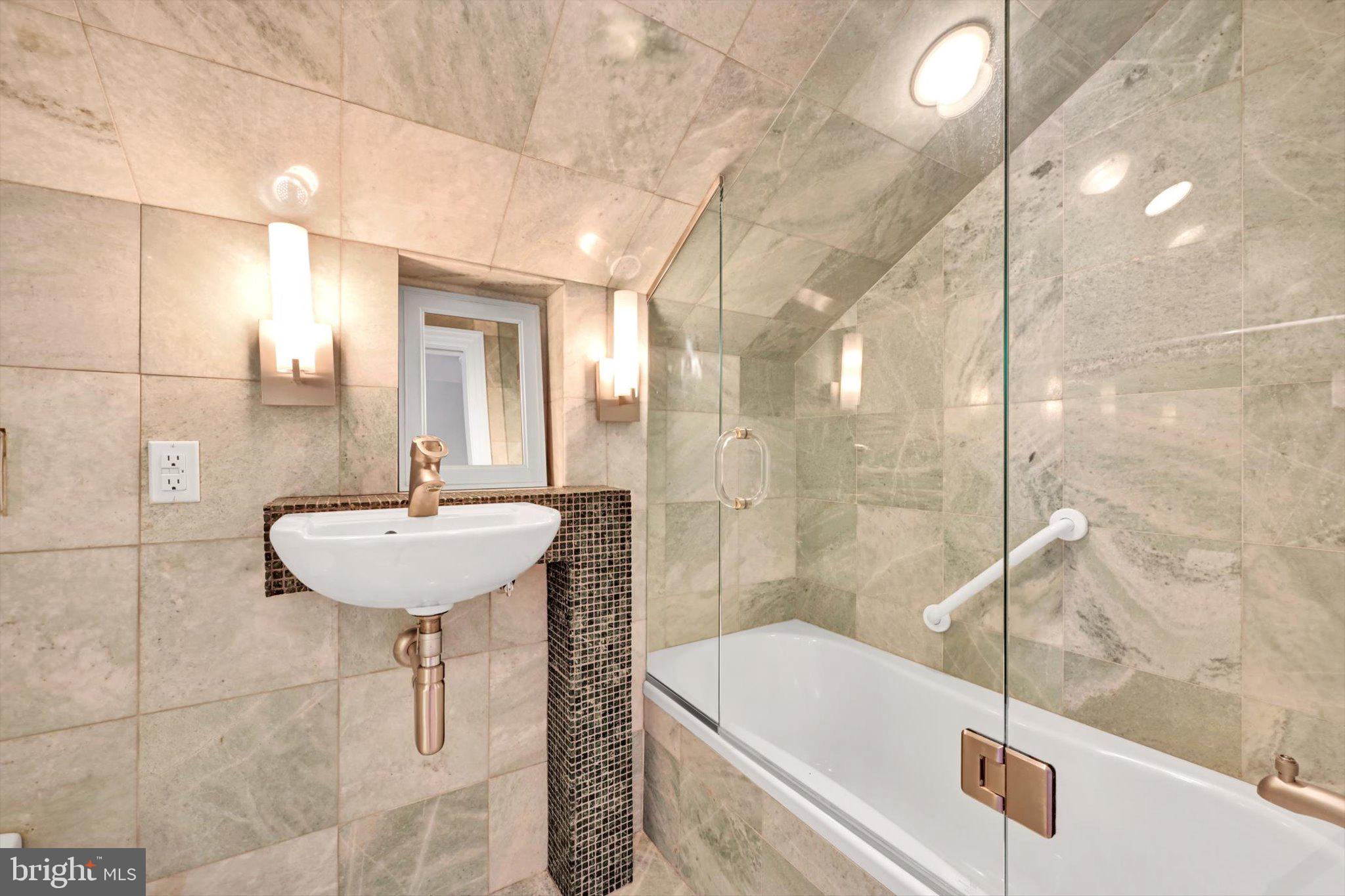 WALNUT HILL - Residential