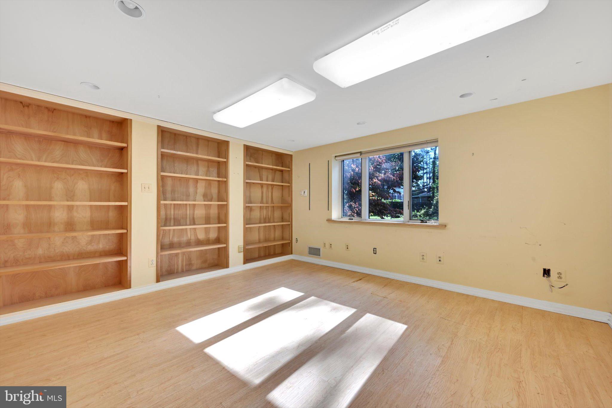 WALNUT HILL - Residential