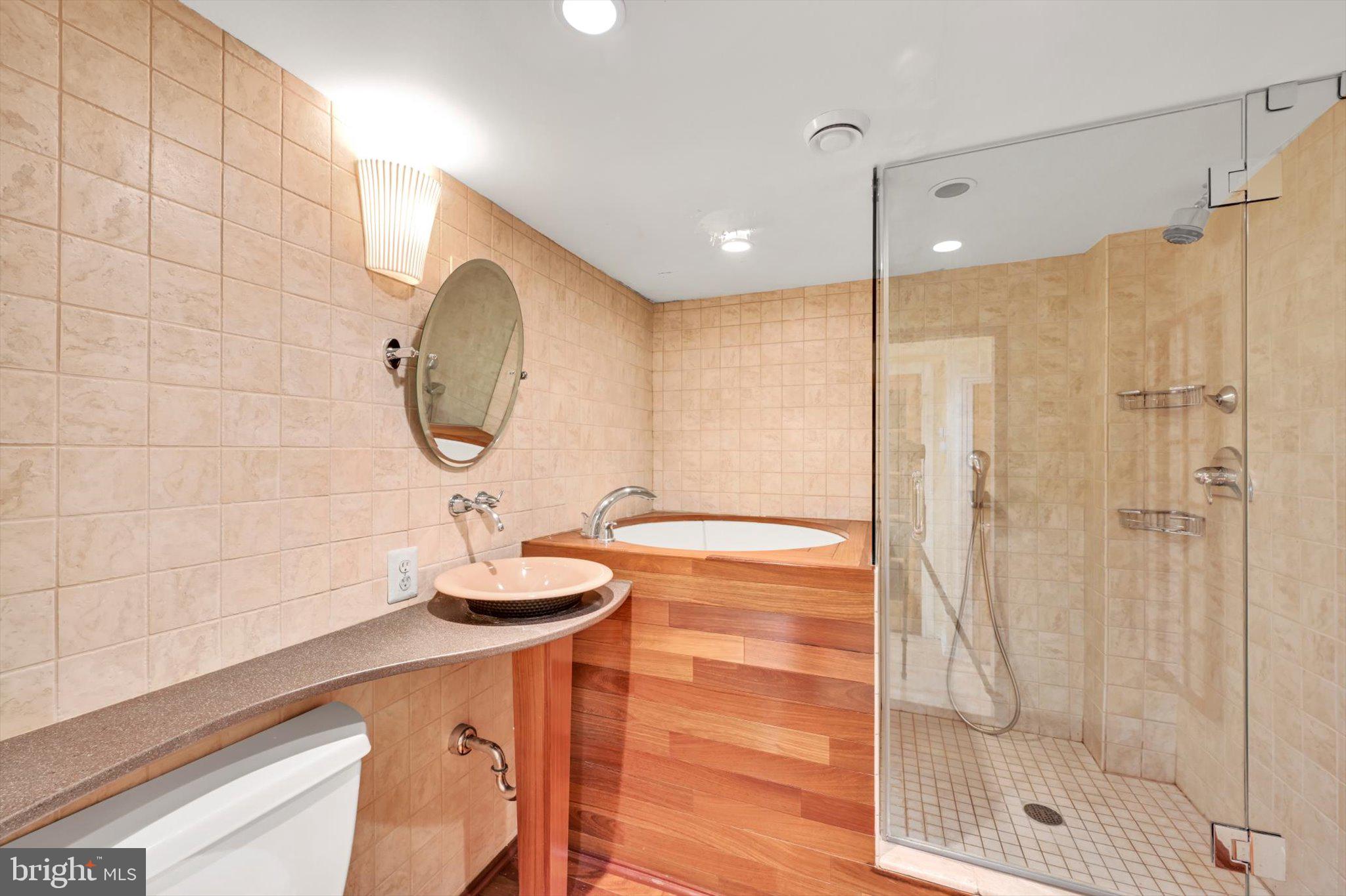 WALNUT HILL - Residential