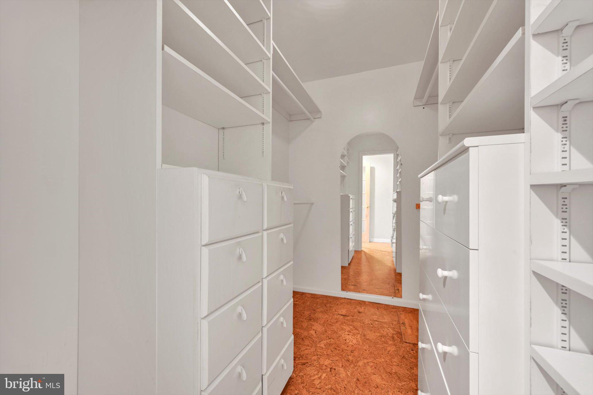 WALNUT HILL - Residential