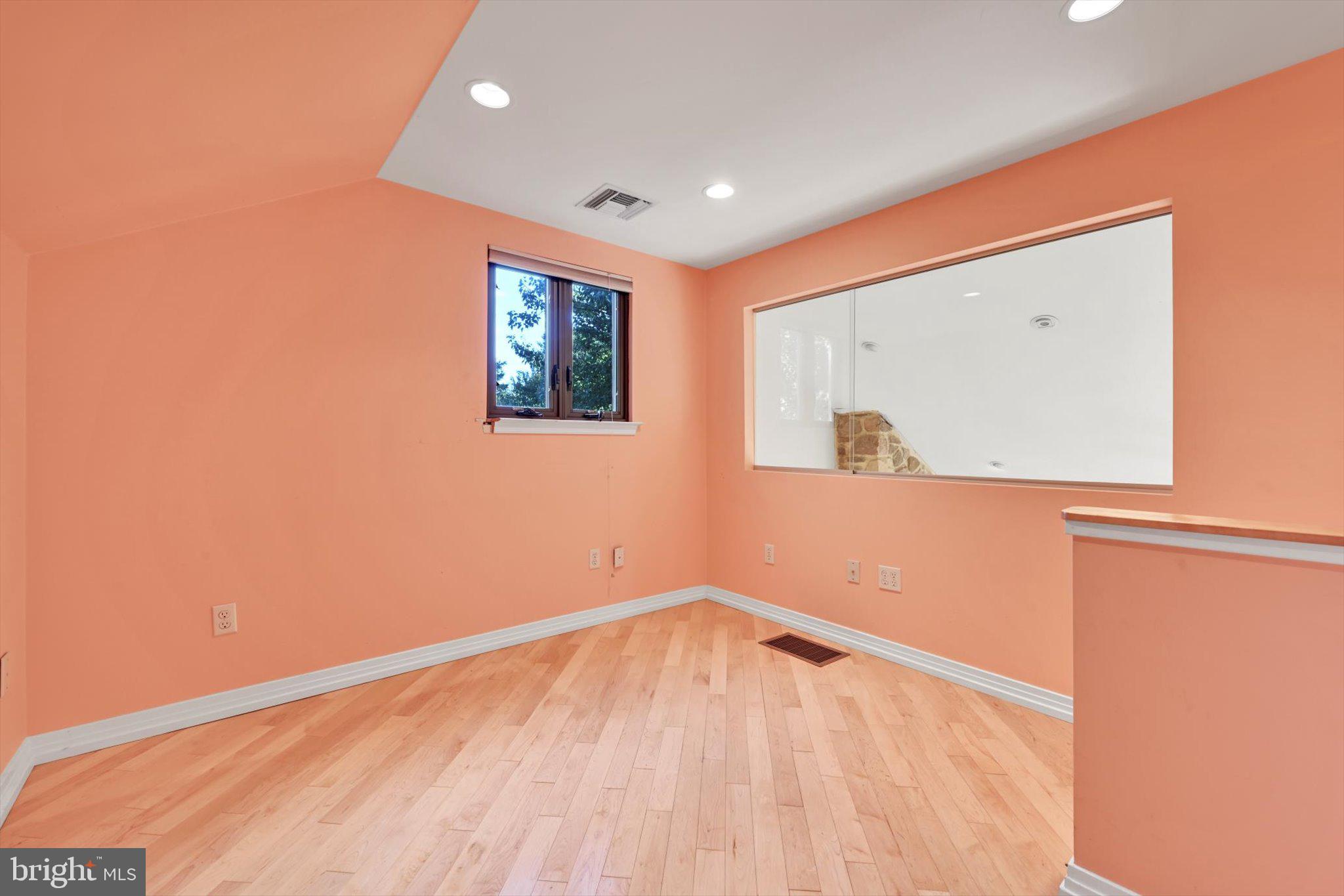 WALNUT HILL - Residential