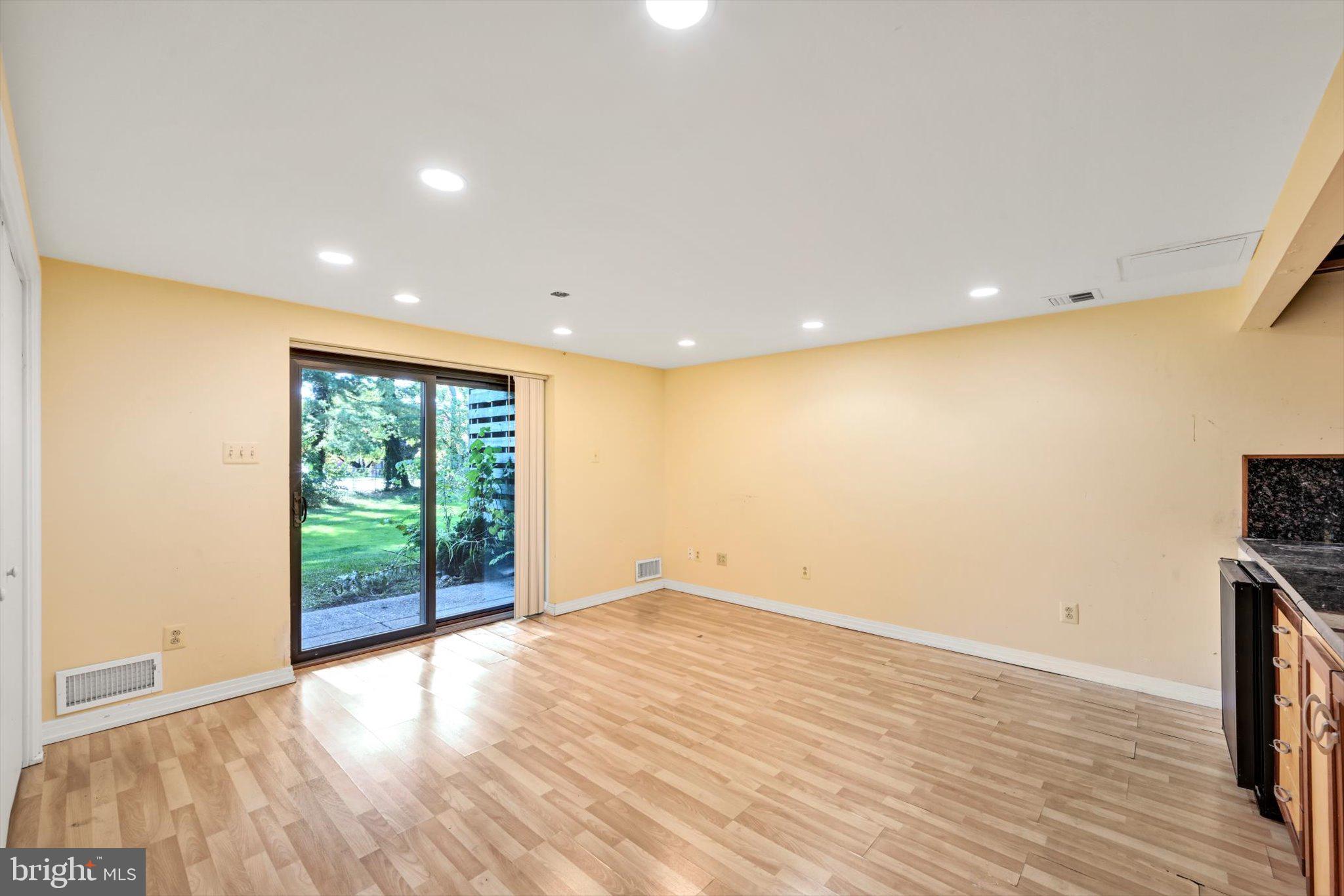 WALNUT HILL - Residential