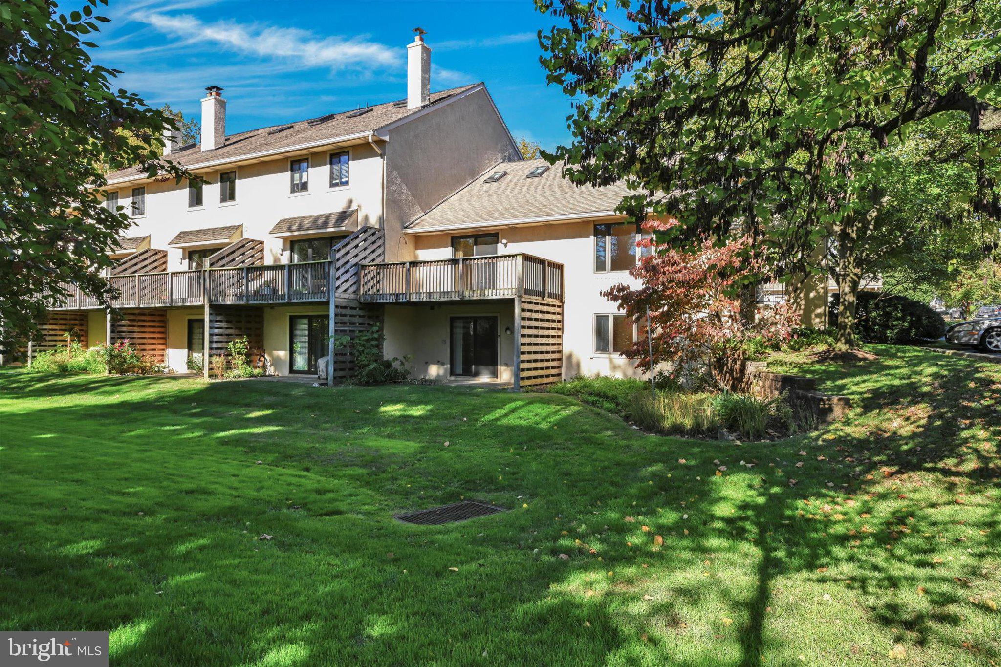 WALNUT HILL - Residential