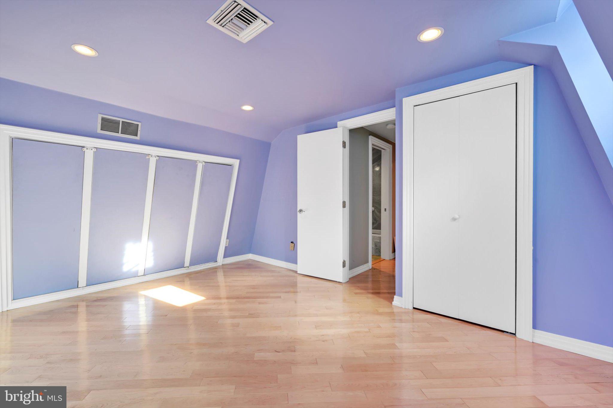 WALNUT HILL - Residential