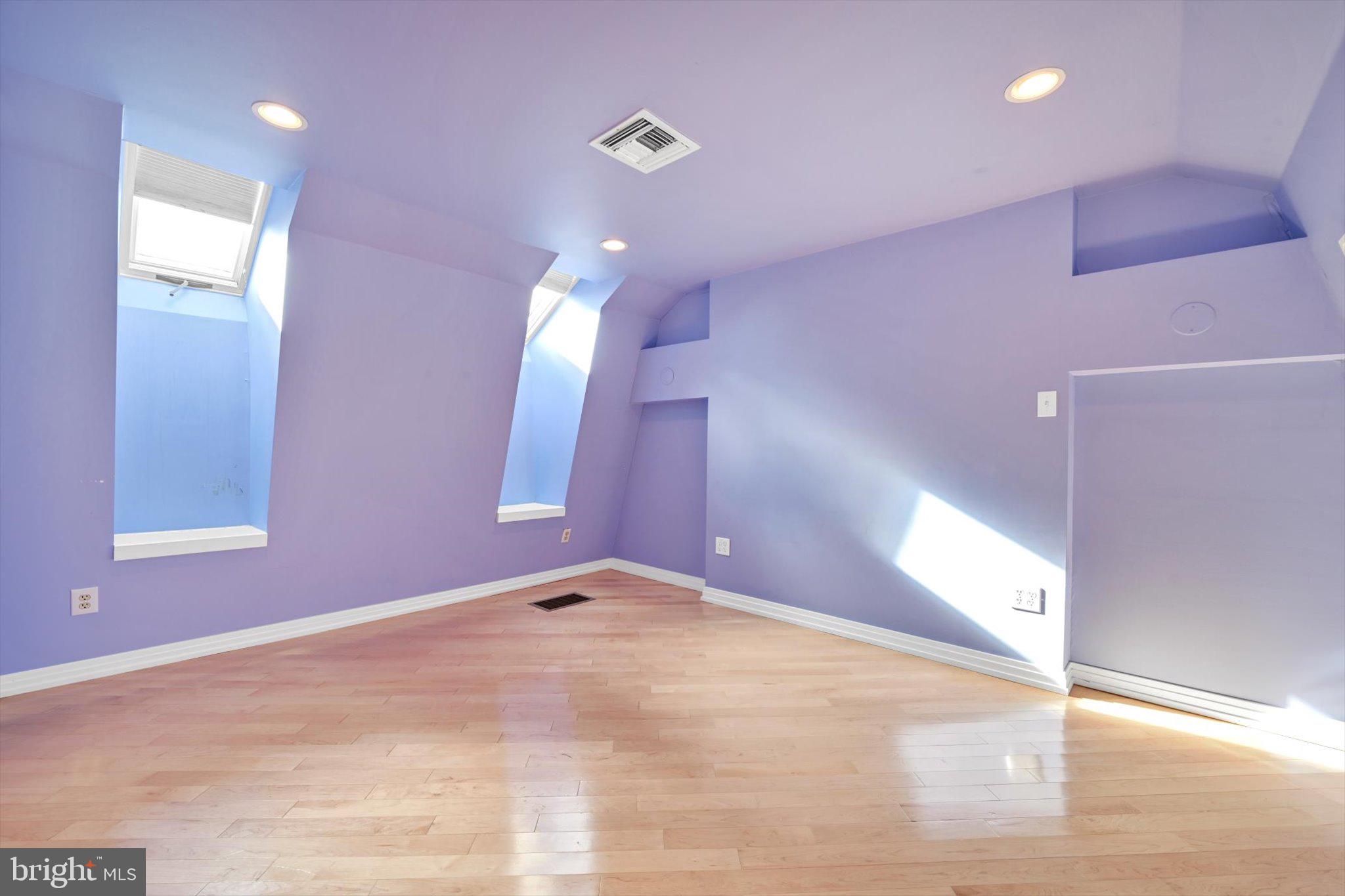 WALNUT HILL - Residential
